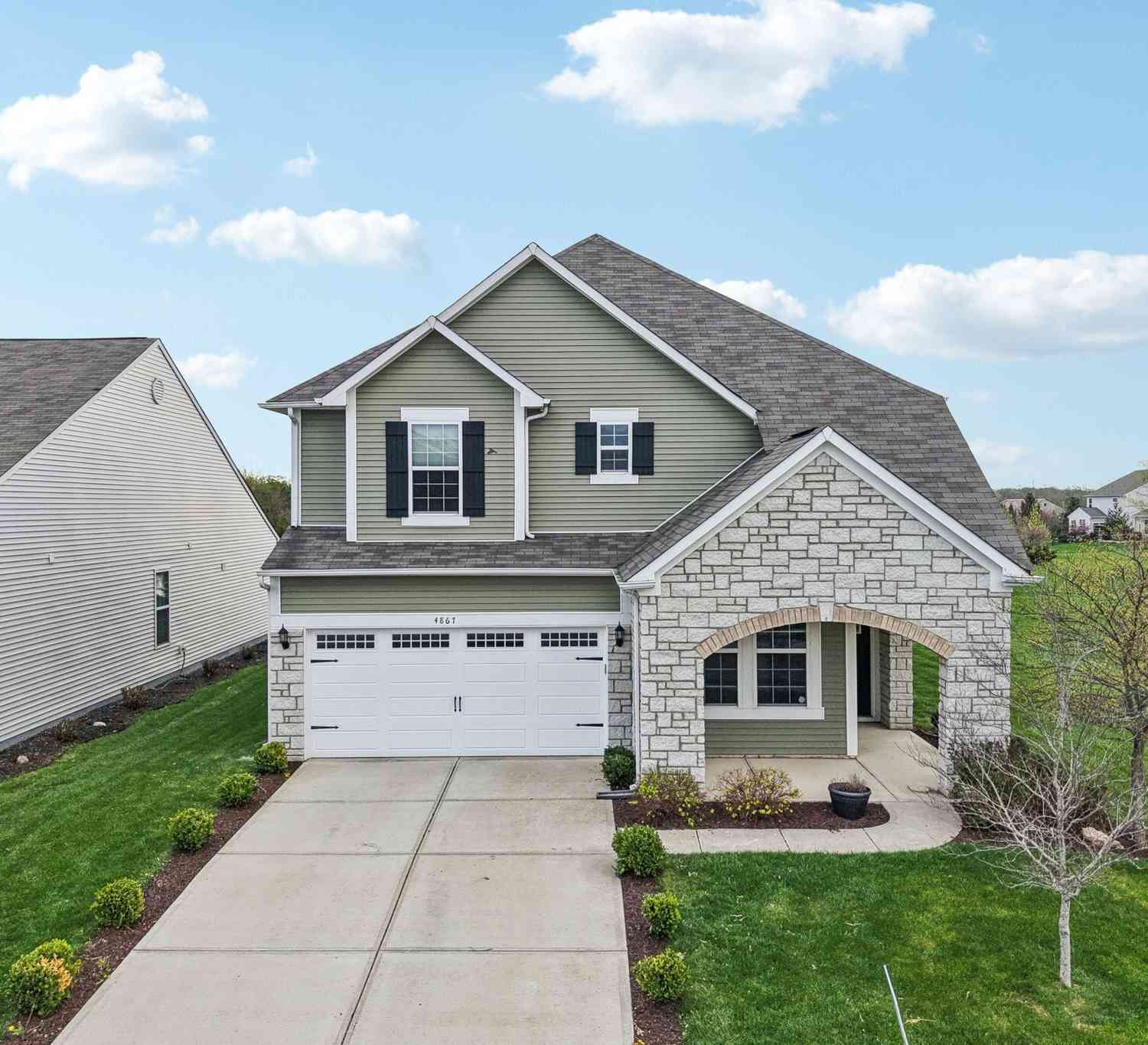 Homes For Sale - 4867 Saddle Back Way<br/> Whitestown, IN 46075