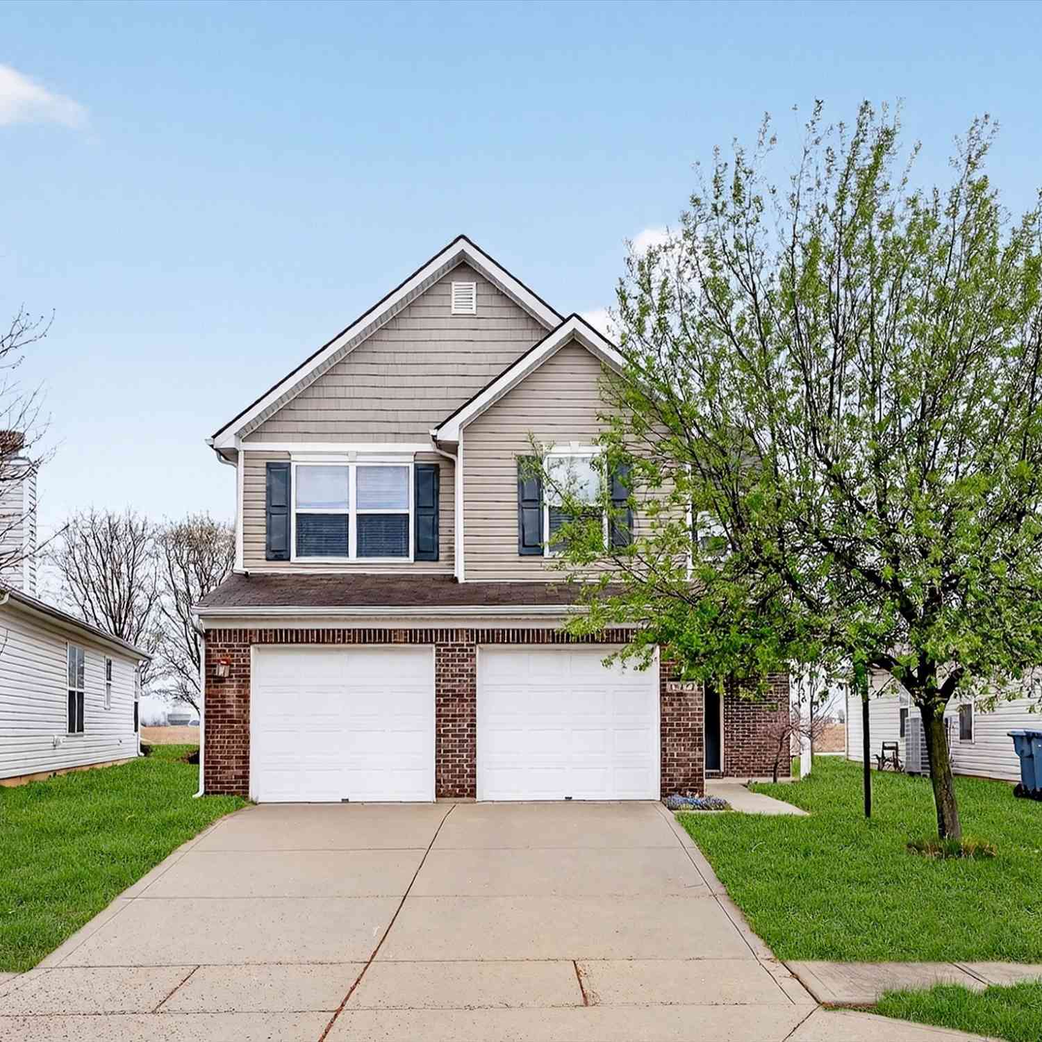 Homes For Sale - 15472 Old Pond Circle<br/> Noblesville, IN 46060