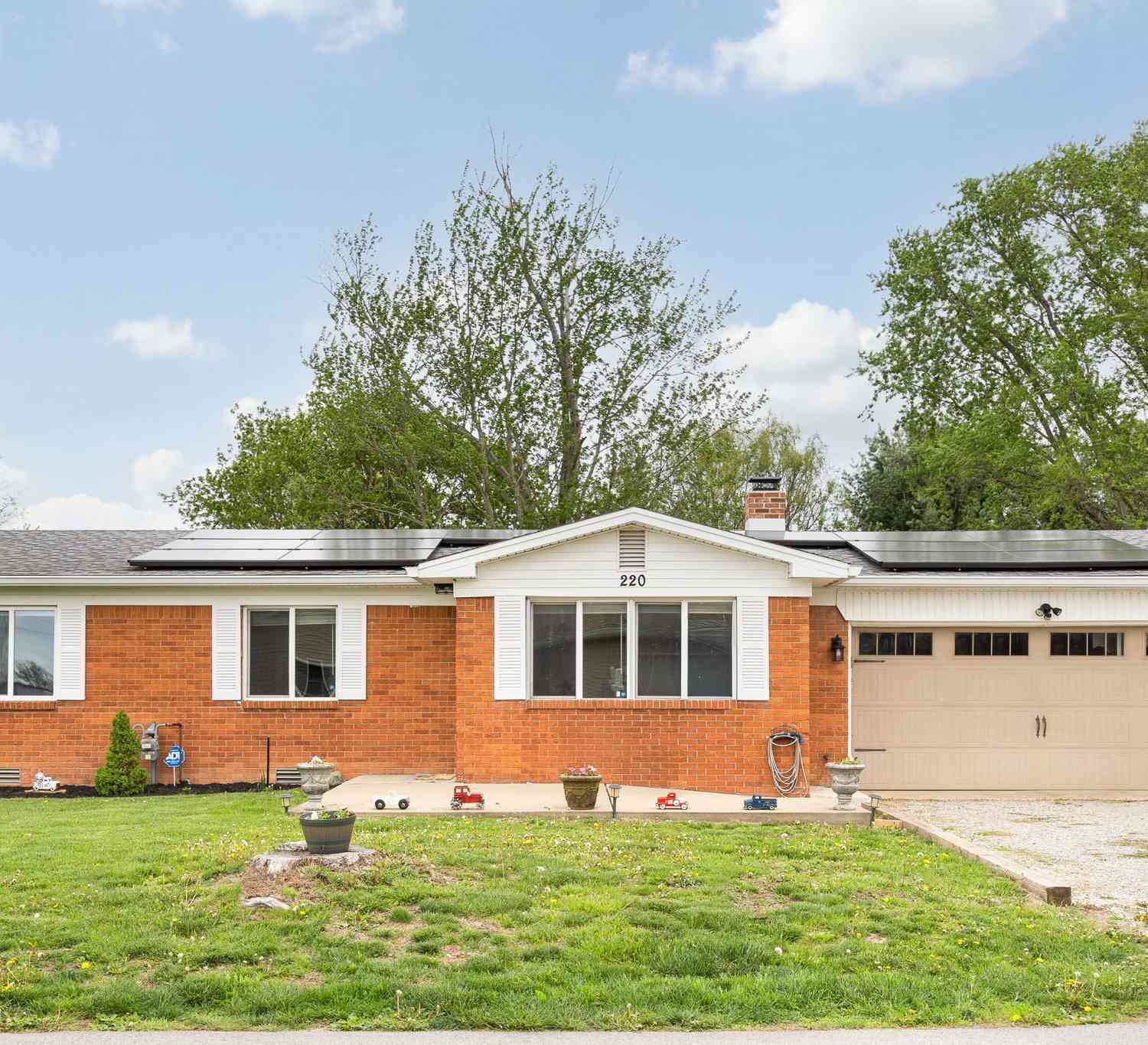 Homes For Sale - 220 Shockley Street<br/> Hendricks County, Lizton, IN 46149
