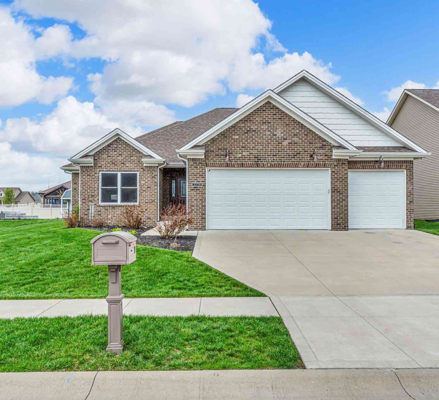 Homes For Sale - 2570 Coneflower Court<br/> Columbus, IN 47201