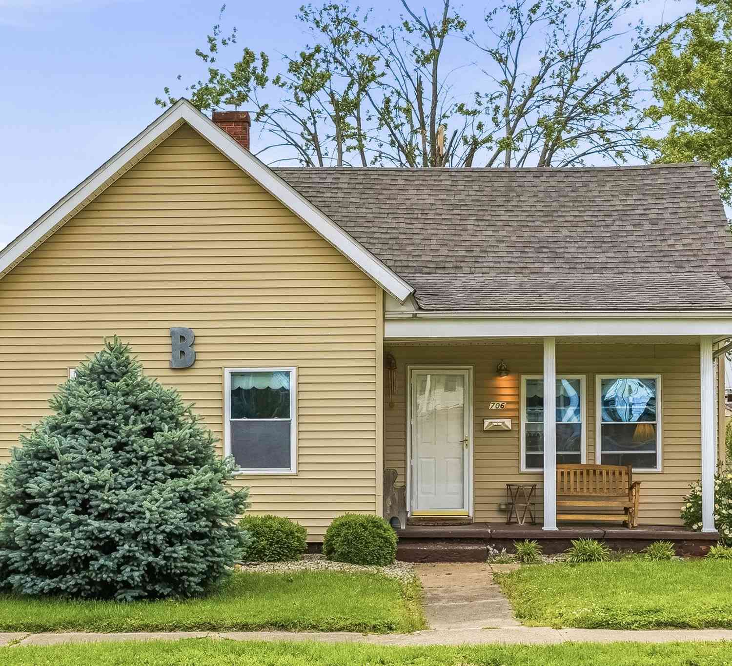 Homes For Sale - 706 S Chestnut Street<br/> Jackson County, Seymour, IN 47274
