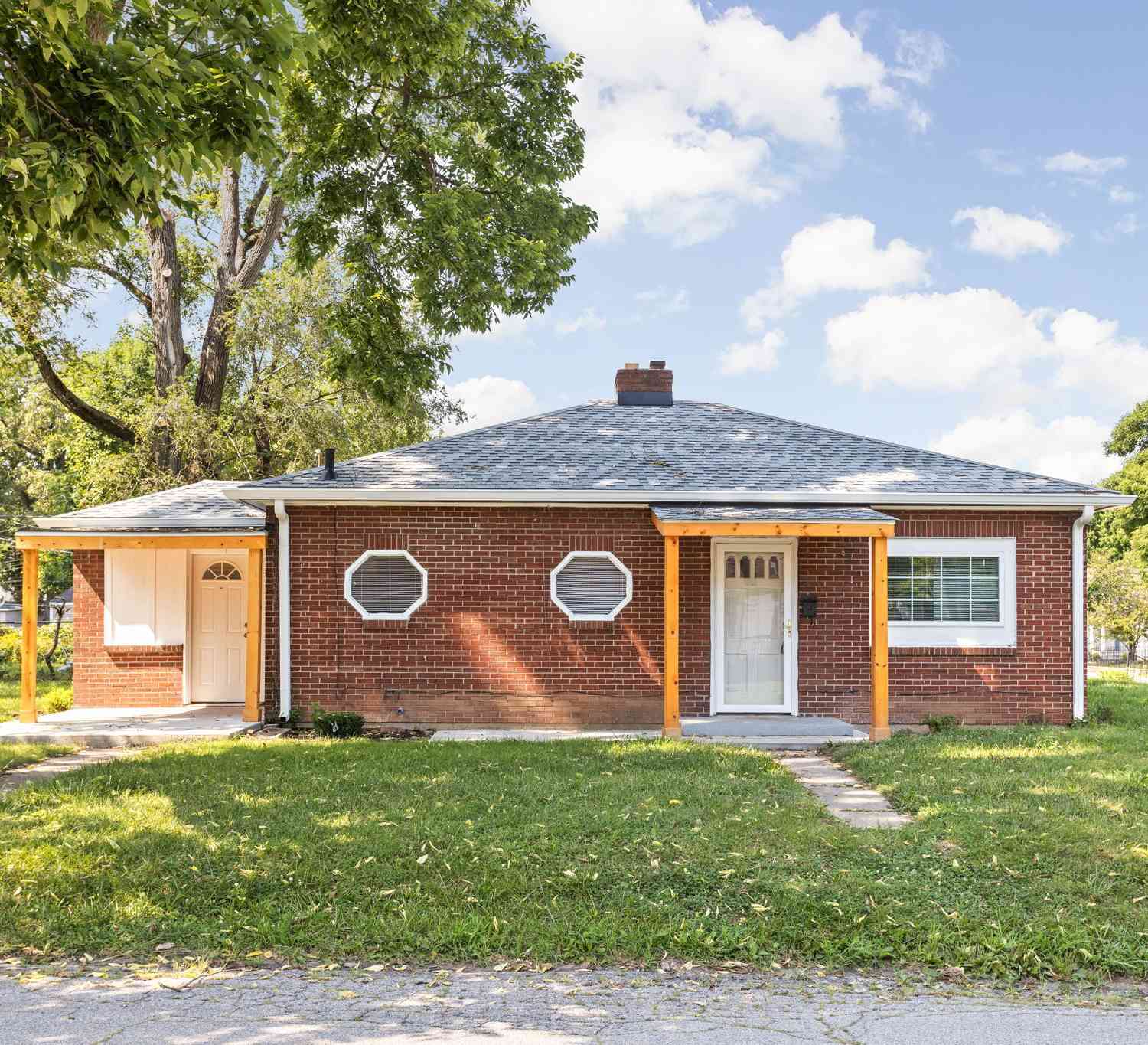 Homes For Sale - 4502 Evanston Avenue<br/> Indianapolis, IN 46205