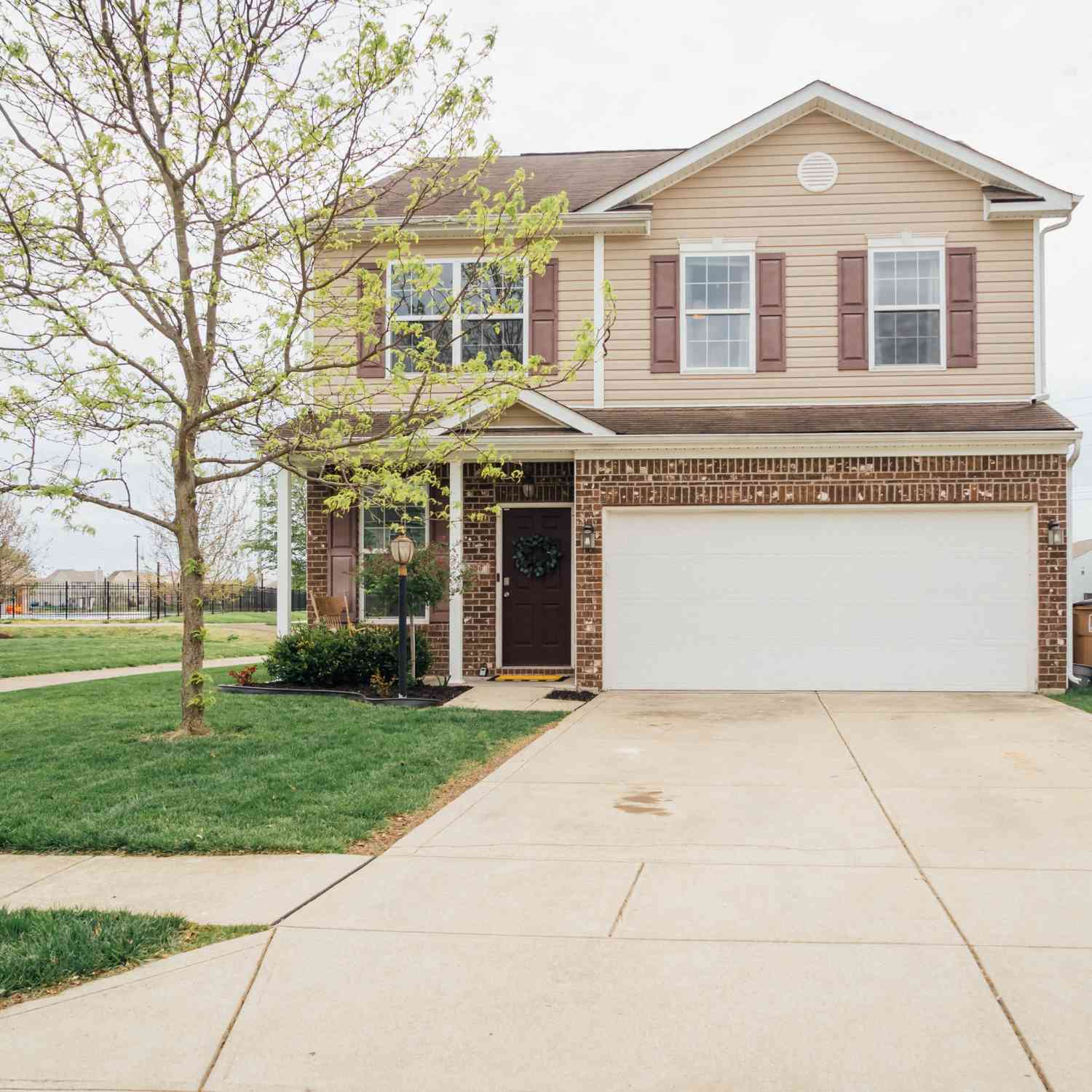 Homes For Sale - 2263 Shadow Bend Drive<br/> Columbus, IN 47201