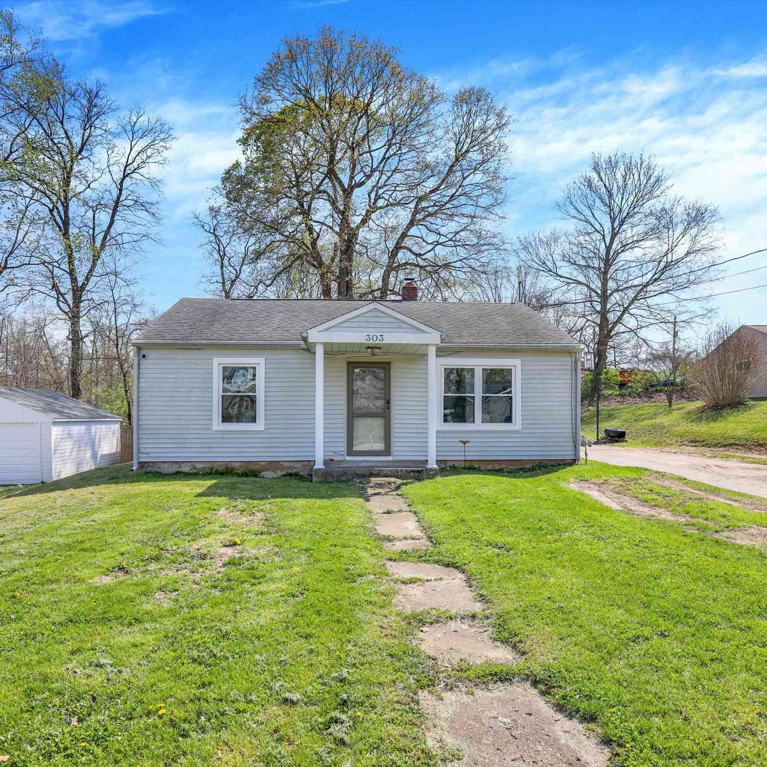 Homes For Sale - 303 Warren Street<br/> Warren County, Williamsport, IN 47993