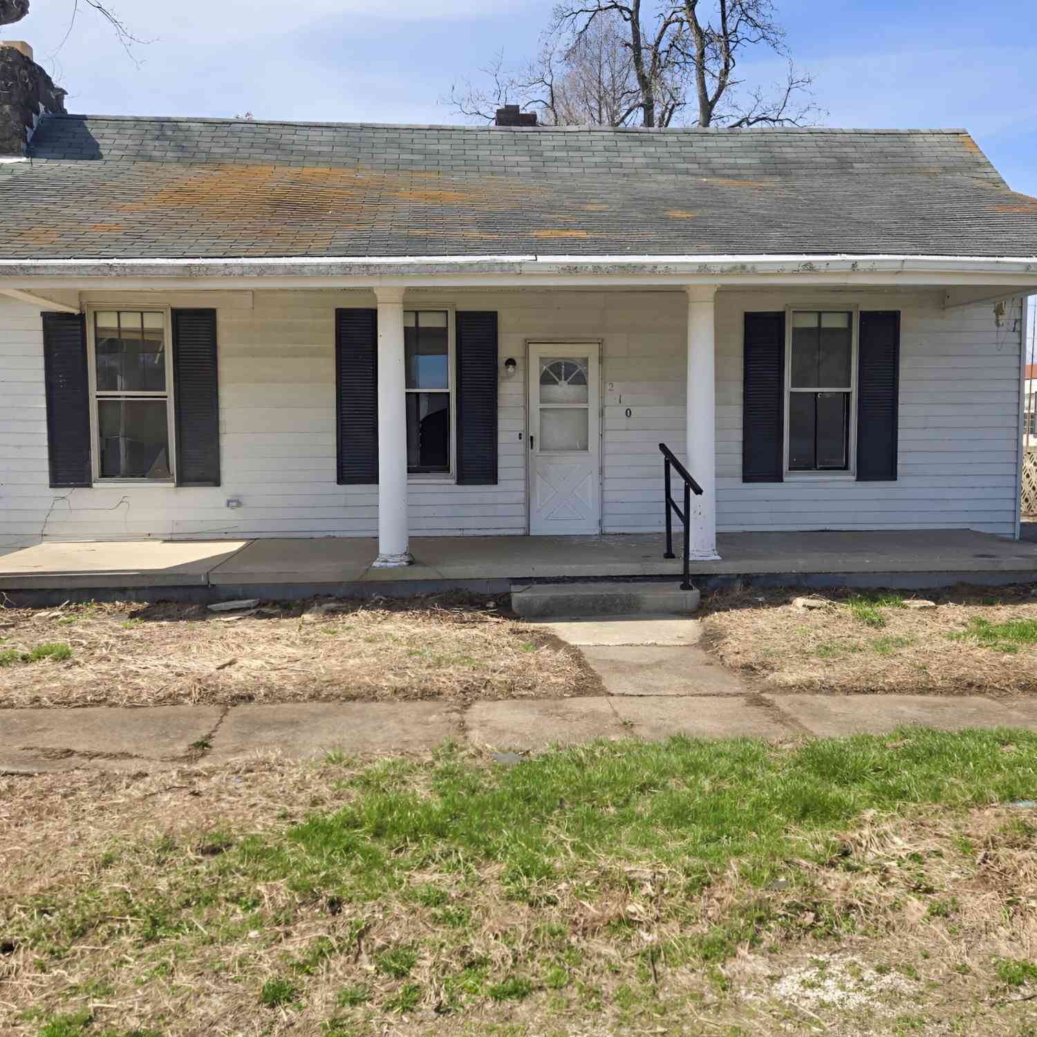 Homes For Sale - 210 N Lessie Street<br/> Worthington, IN 47471
