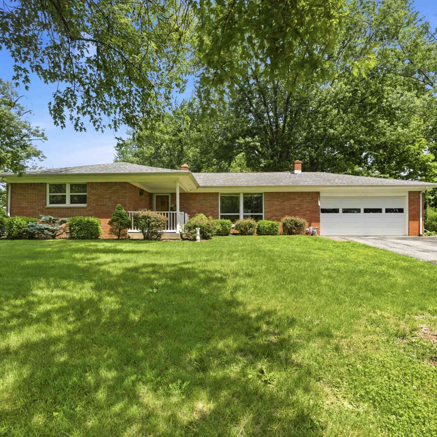 Homes For Sale - 6545 Mendenhall Road<br/> Marion County, Indianapolis, IN 46221