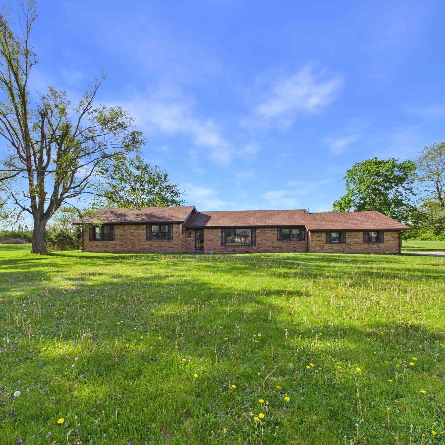 Homes For Sale - 2951 E Cross Street<br/> Madison County, Anderson, IN 46012