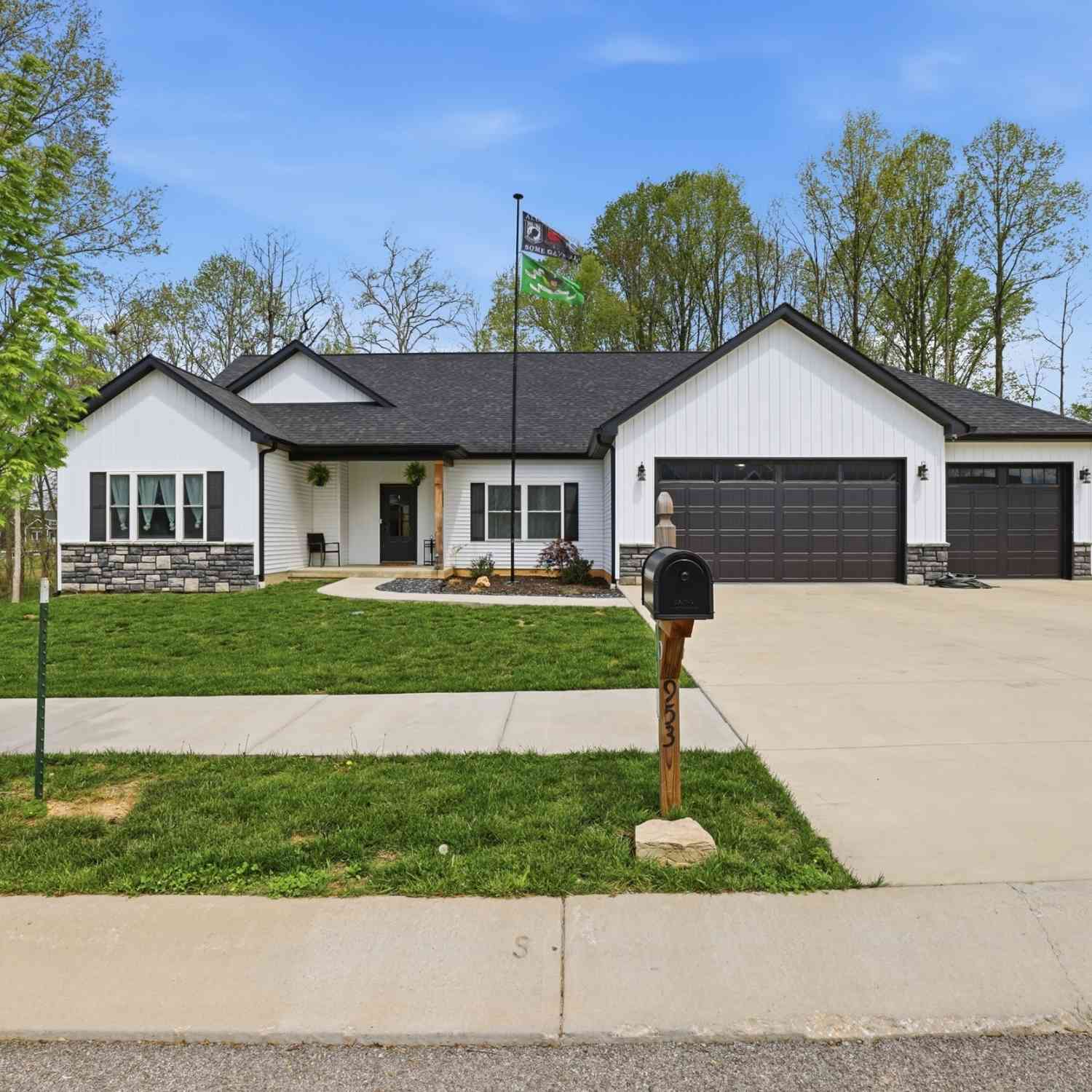Homes For Sale - 953 S Lantern Lane<br/> Ellettsville, IN 47429