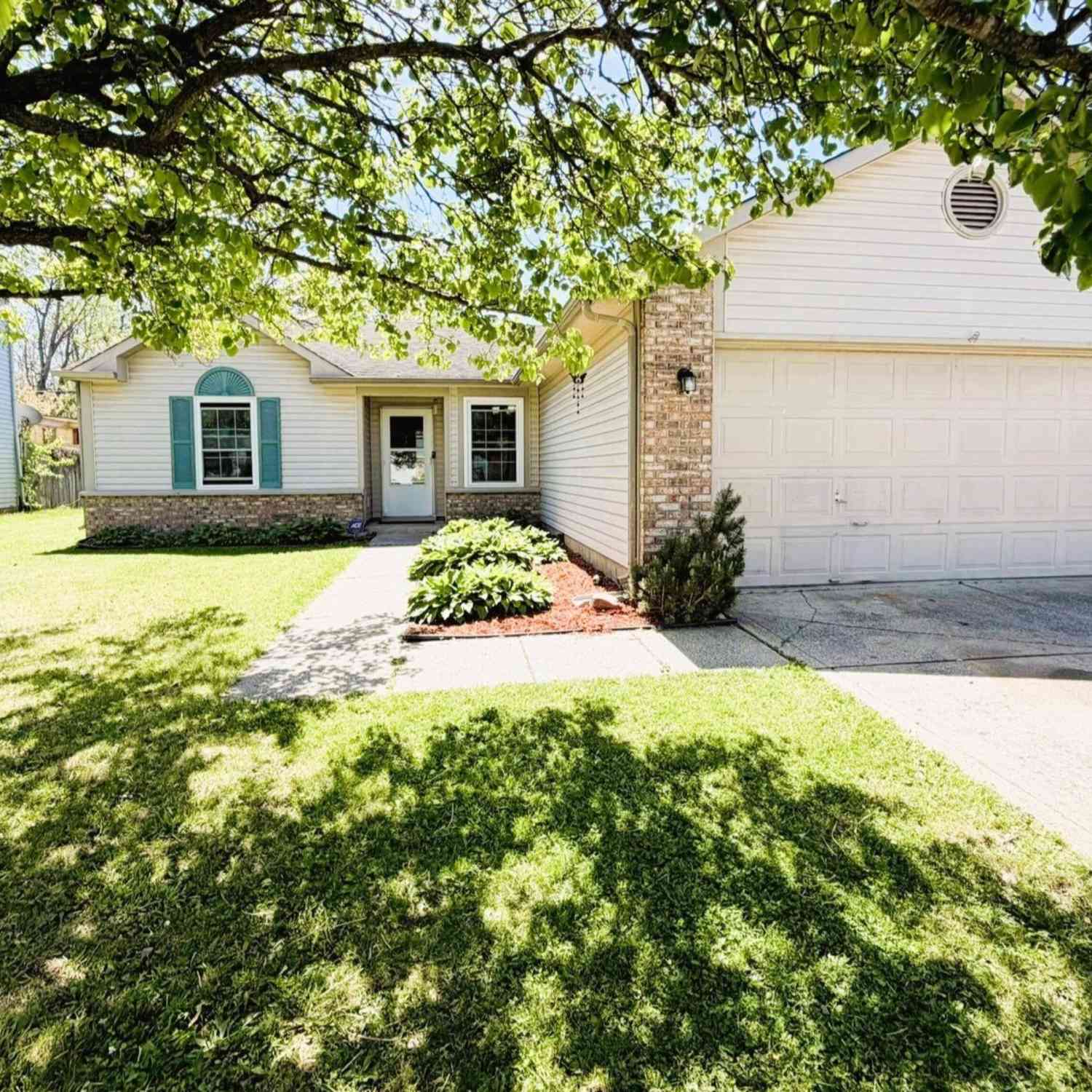 Homes For Sale - 5309 Scatterwood Court<br/> Indianapolis, IN 46221