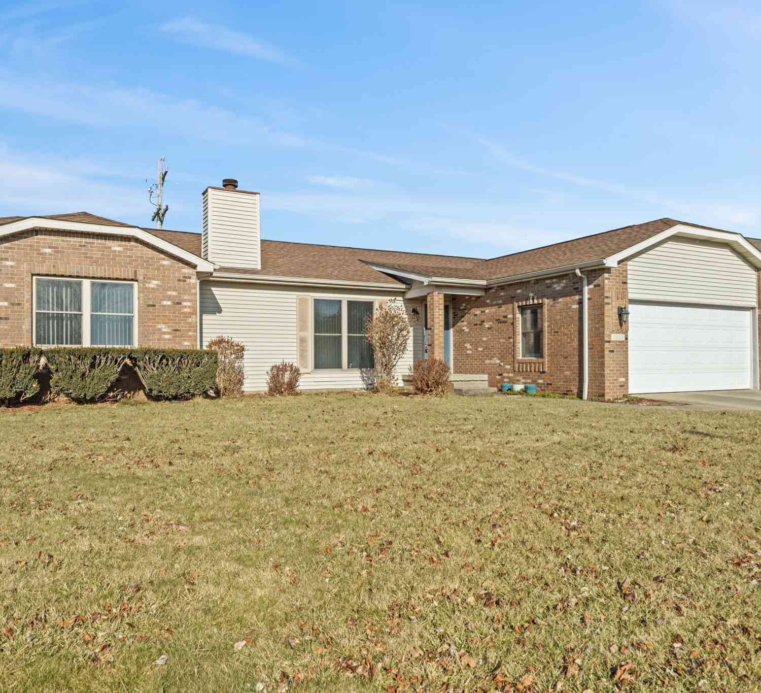 Homes For Sale - 3810 Briar Hill Way<br/> Columbus, IN 47203