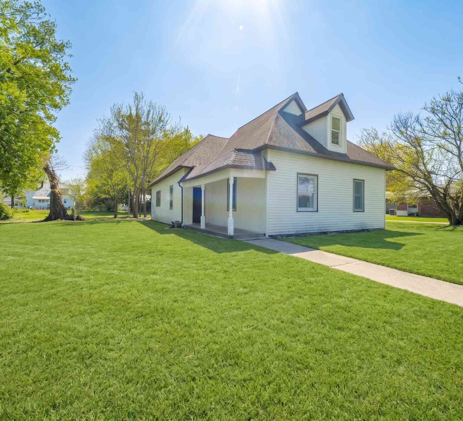 Homes For Sale - 314 Craven Street<br/> Grant County, Sweetser, IN 46987