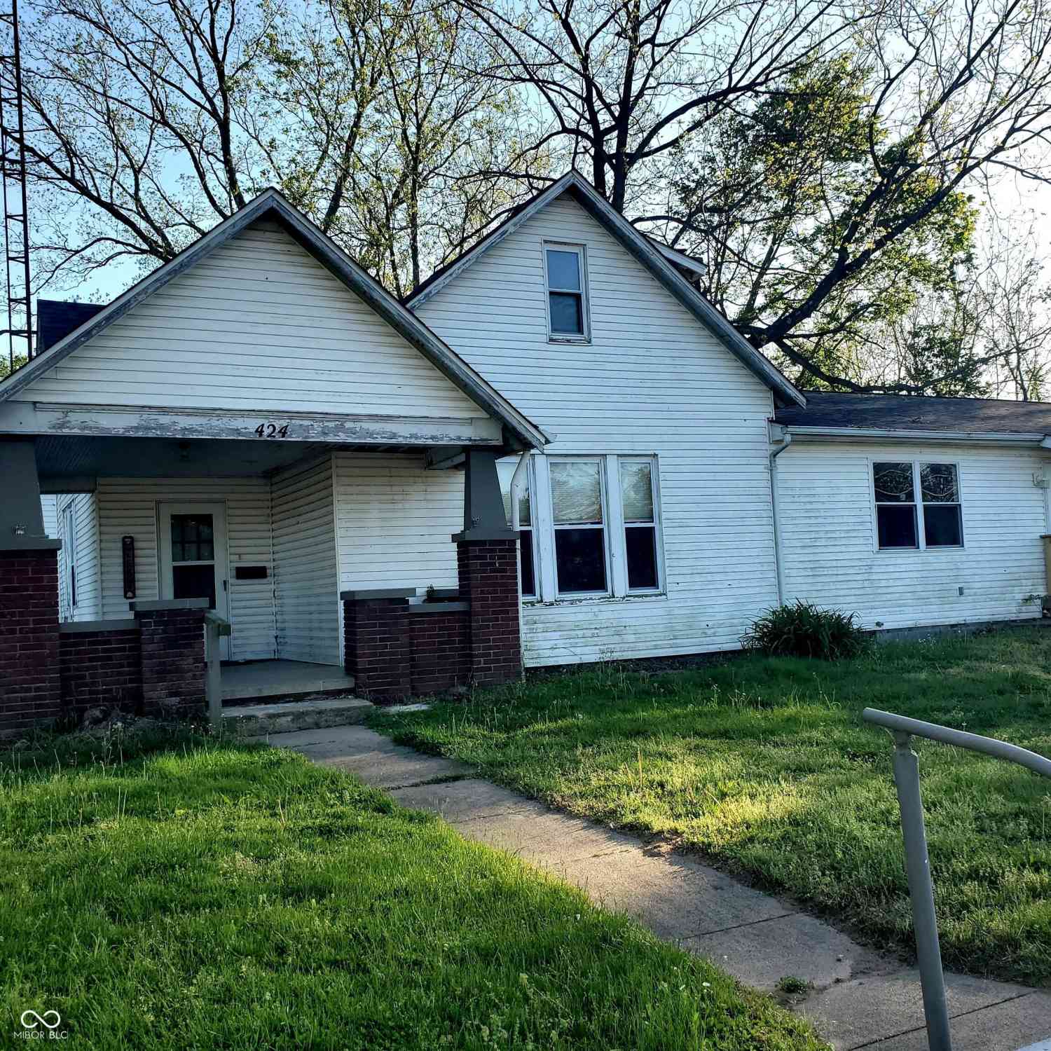 Homes For Sale - 424 E Commerce Street<br/> Brownstown, IN 47220