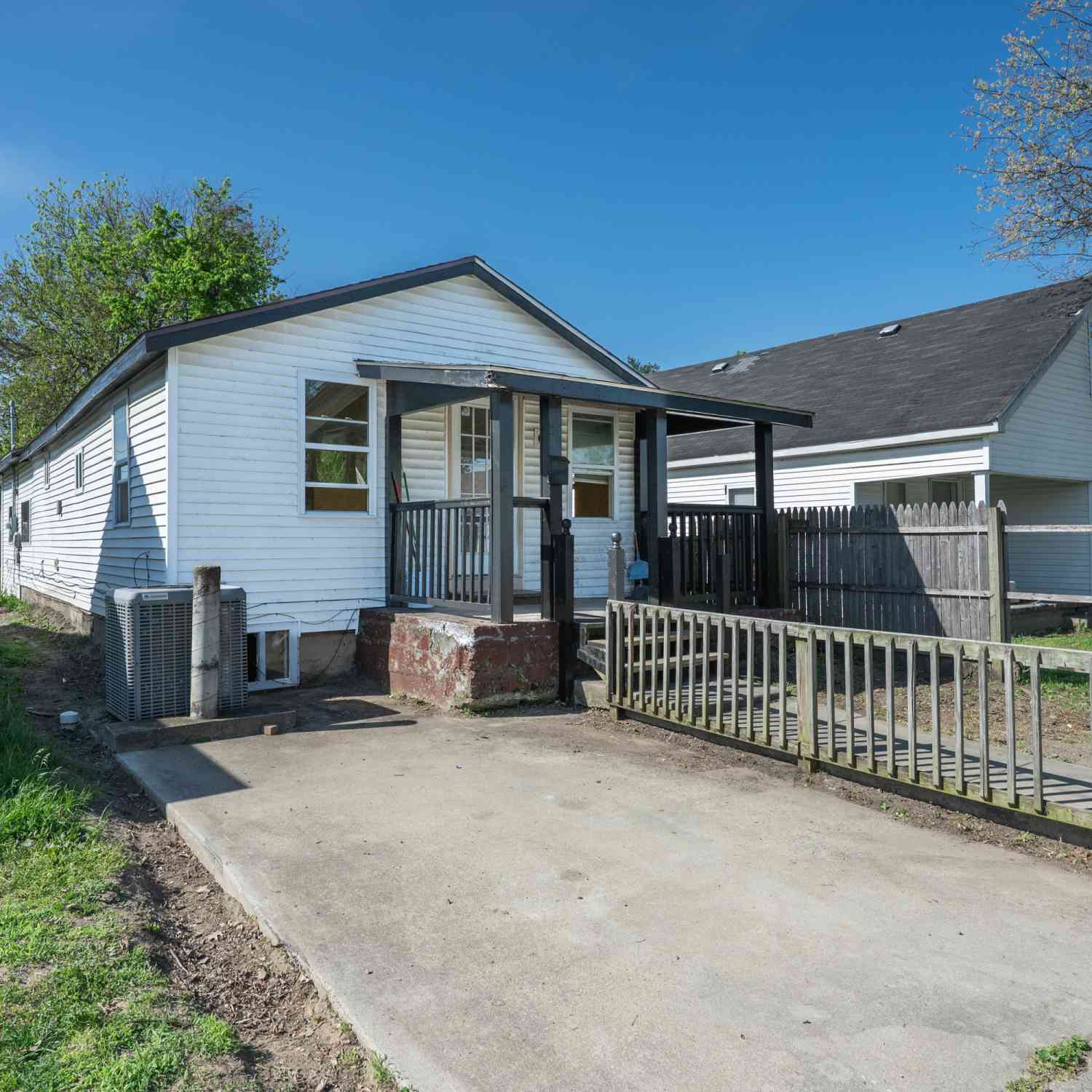 Homes For Sale - 811 W Laurel Street<br/> Jackson County, Seymour, IN 47274