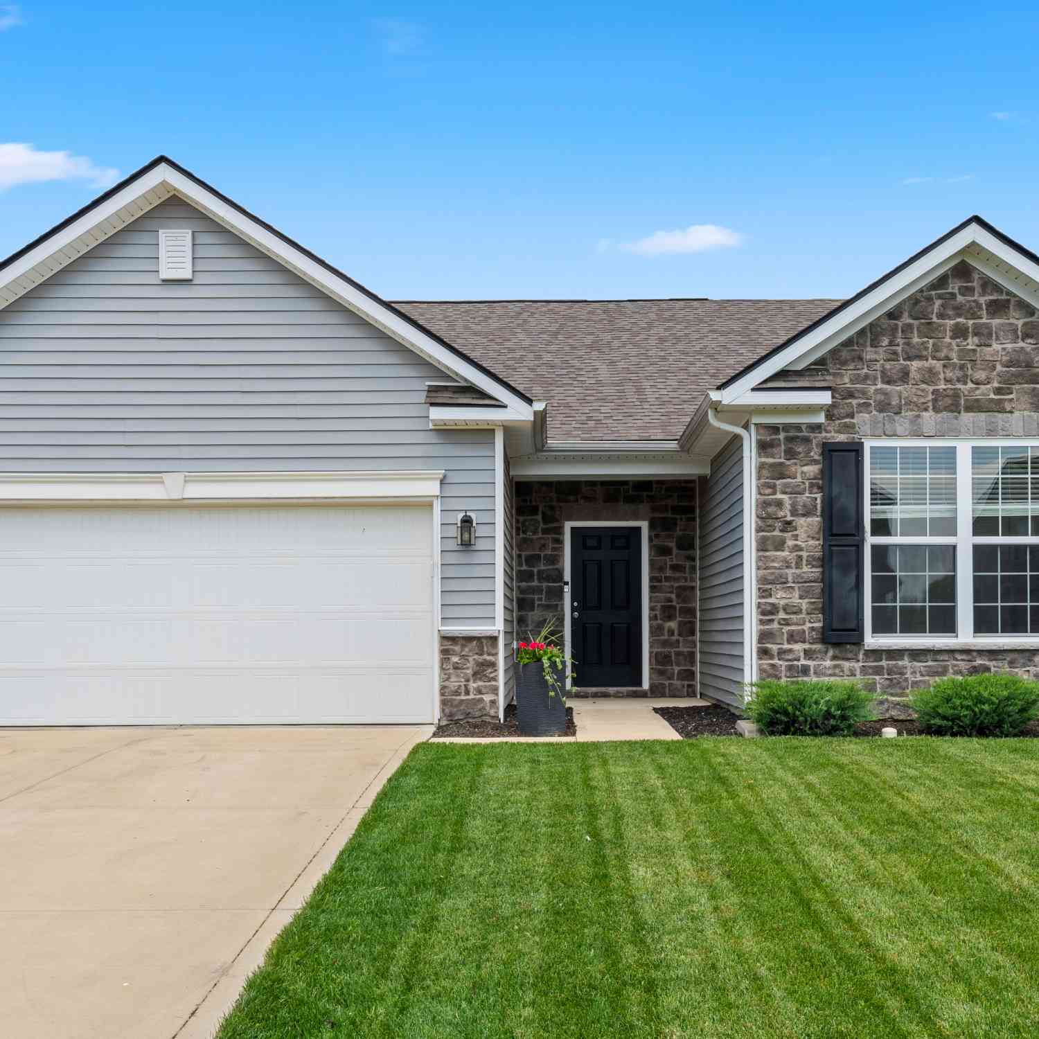 Homes For Sale - 2646 Creek Bank Court<br/> Columbus, IN 47201