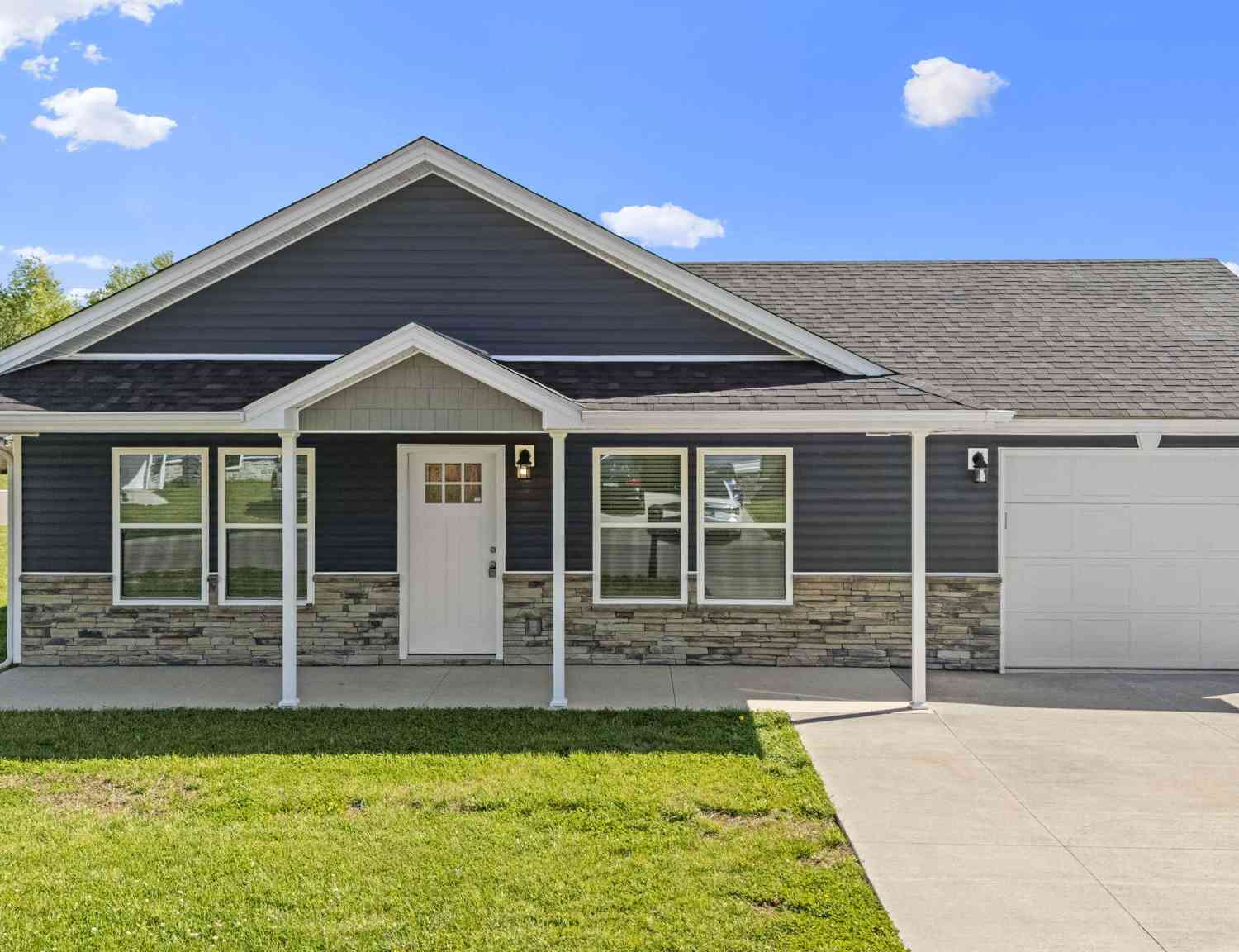 Homes For Sale - 1213 Ironwood Pass Avenue<br/> Scott County, Scottsburg, IN 47170