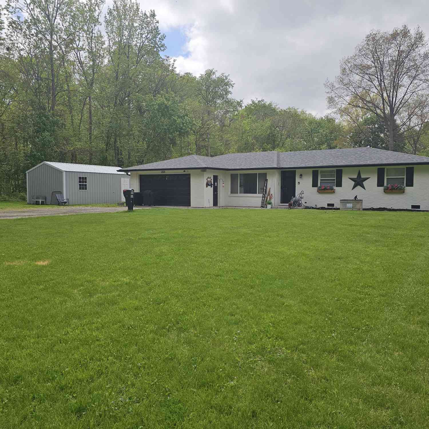 Homes For Sale - 1321 Oakland Drive<br/> Madison County, Anderson, IN 46012