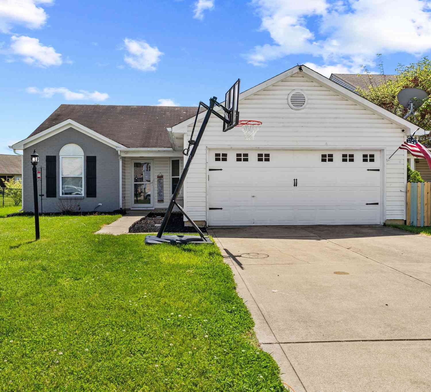 Homes For Sale - 2227 Rolling Hill Court<br/> Columbus, IN 47201