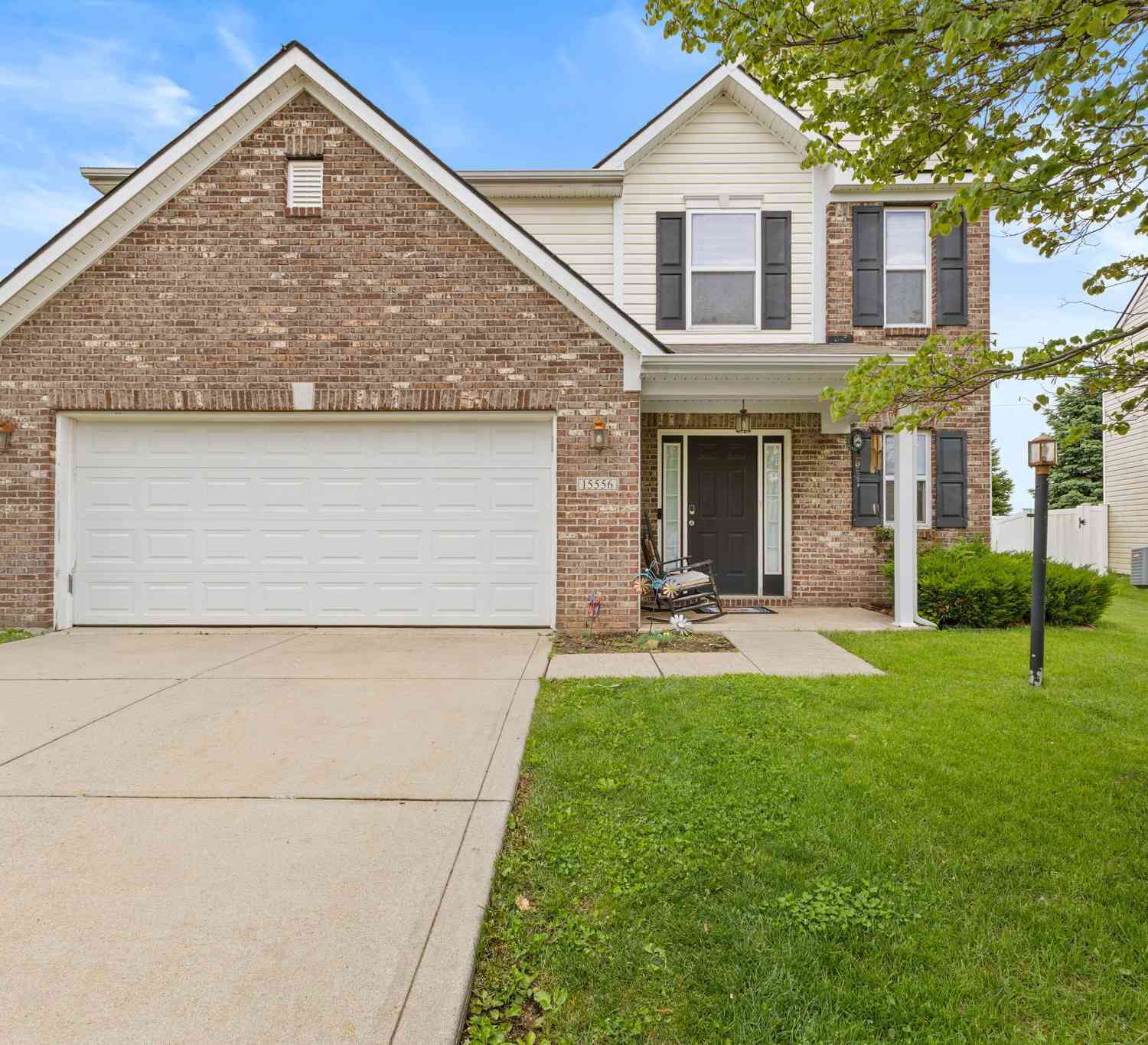 Homes For Sale - 15556 Old Pond Circle<br/> Noblesville, IN 46060