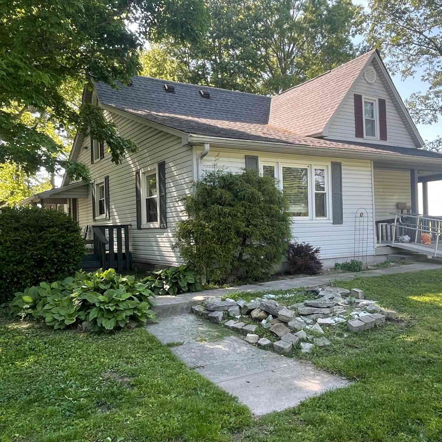 Homes For Sale - 13617 W County Road 400<br/> Quincy, IN 47456
