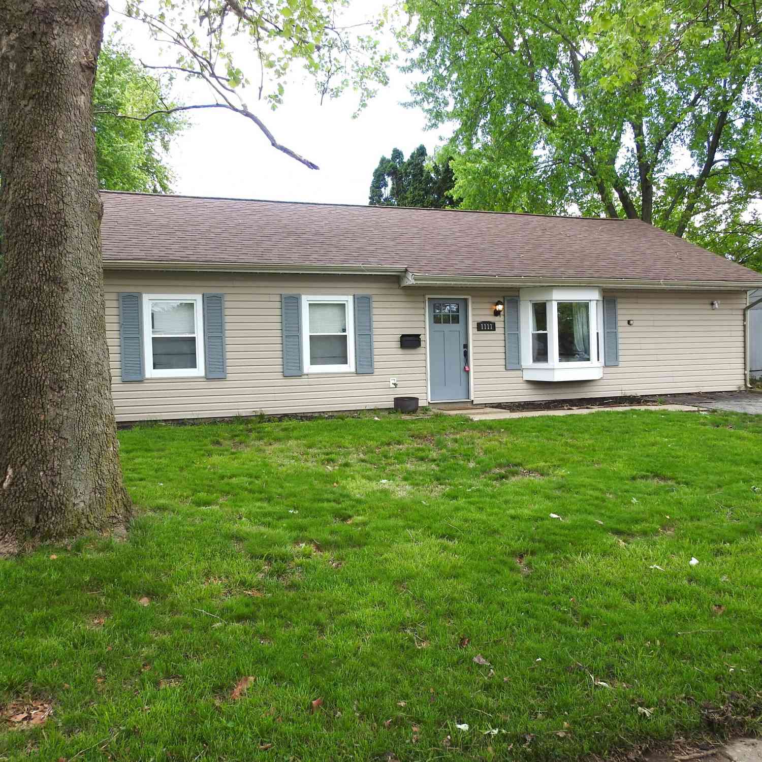 Homes For Sale - 1111 Ashland Avenue<br/> Whiteland, IN 46184