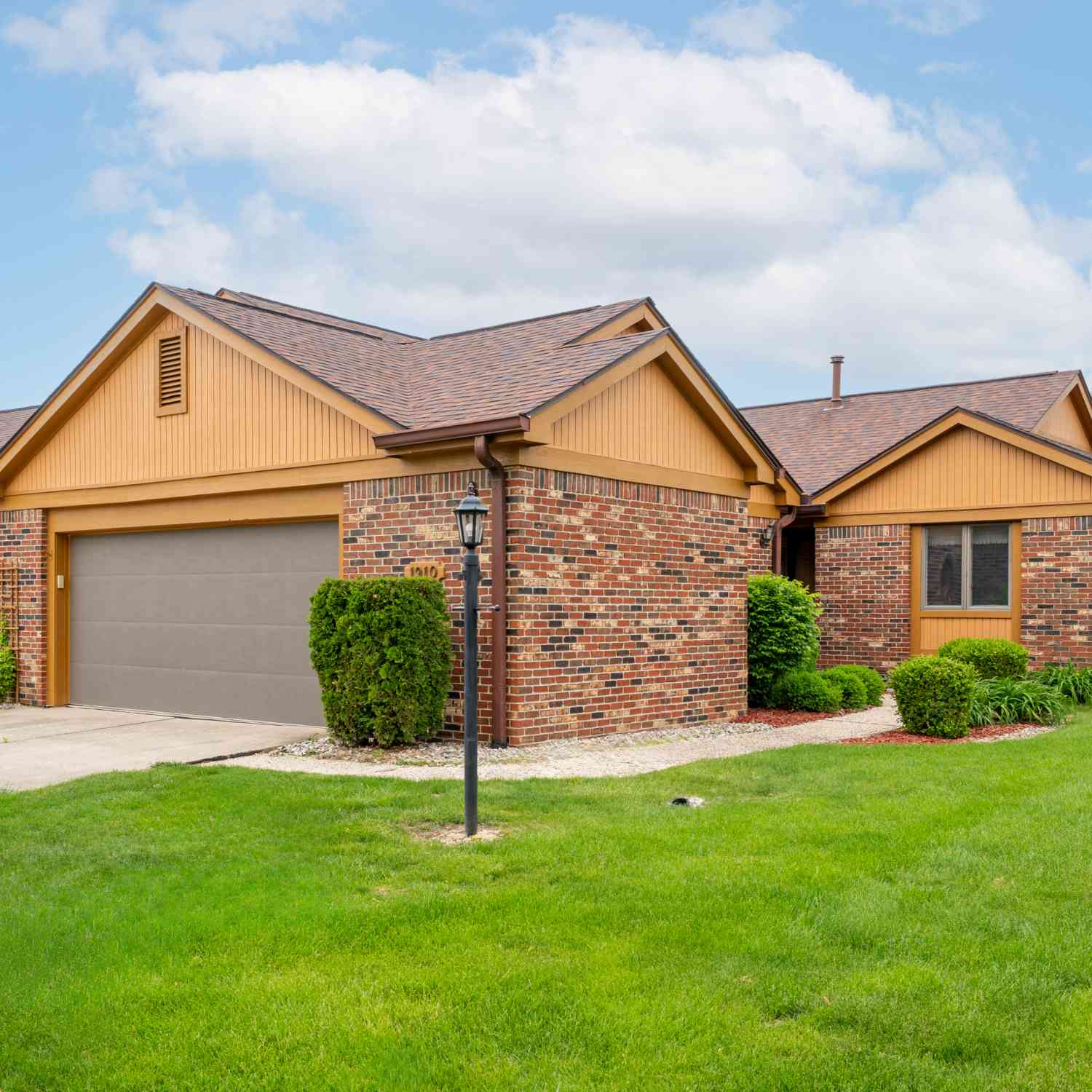 Condo For Sale - 1910 Summer Place<br/> Madison County, Anderson, IN 46012