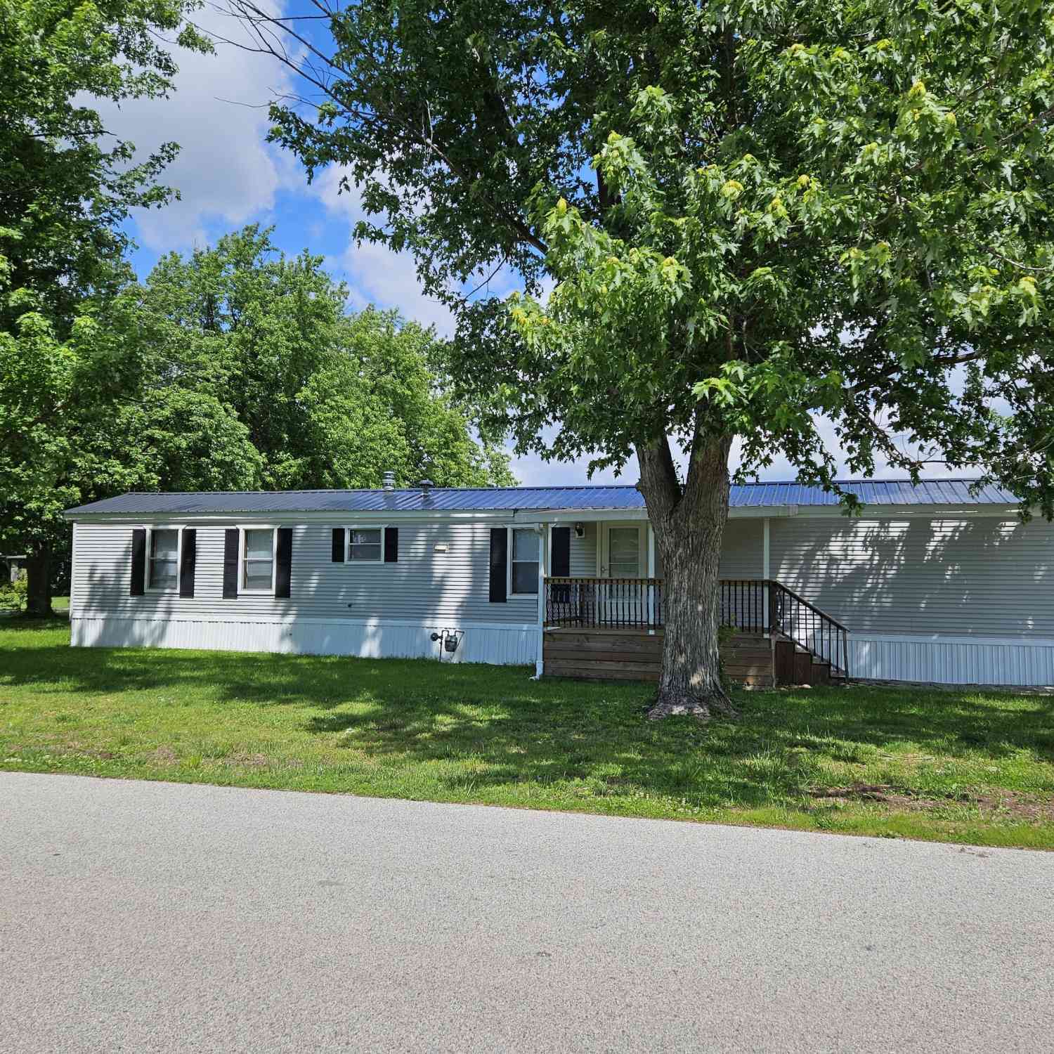Mobile Home For Sale - 374 Worthington Street<br/> Worthington, IN 47471