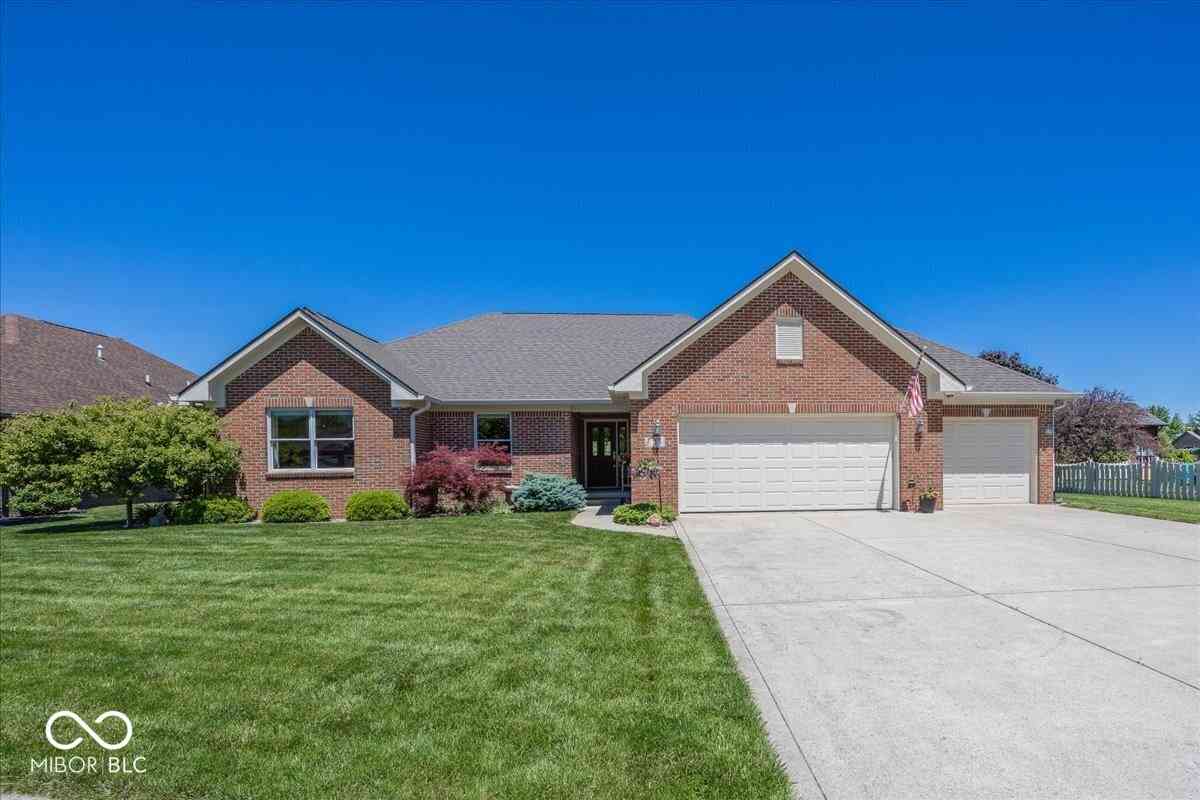 Homes For Sale - 6720 Fieldstream Drive<br/> Avon, IN 46123
