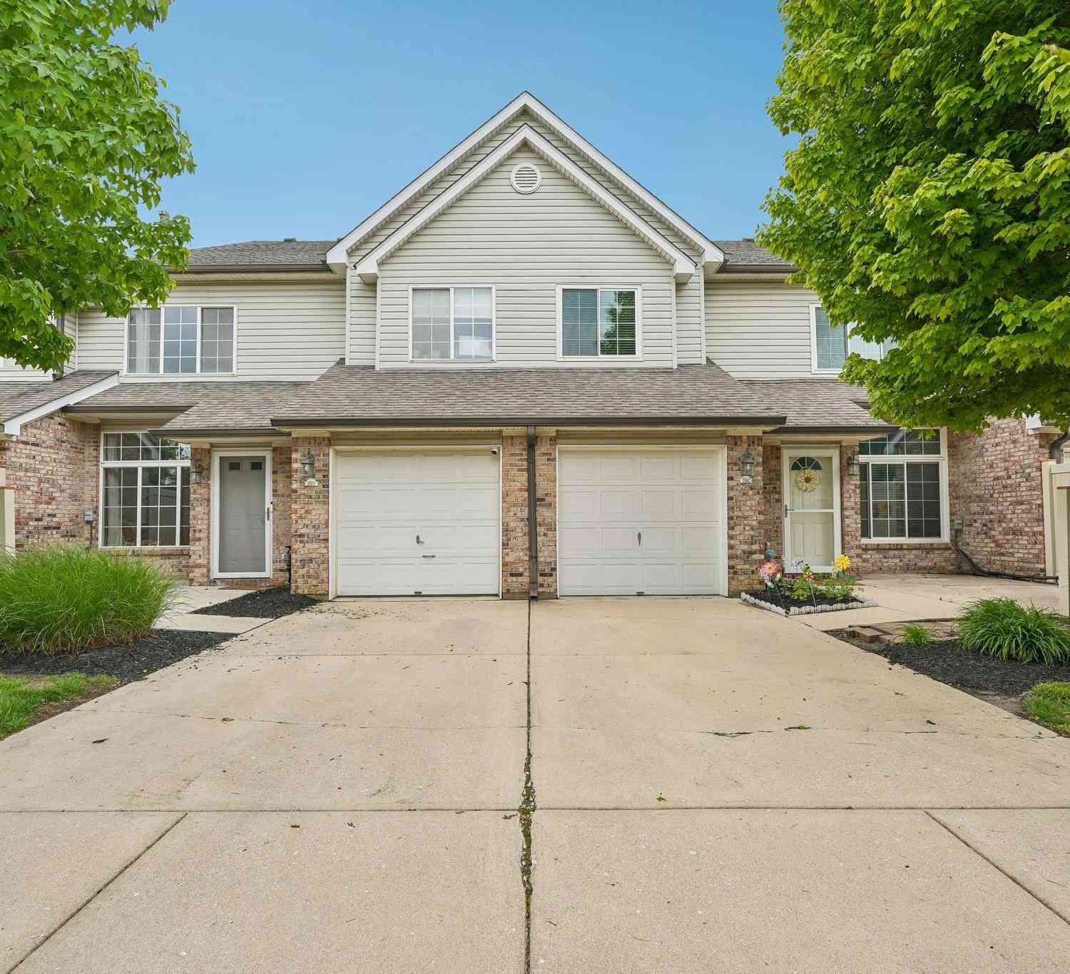 Condo For Sale - 256 Strand Lane #C<br/> Avon, IN 46123