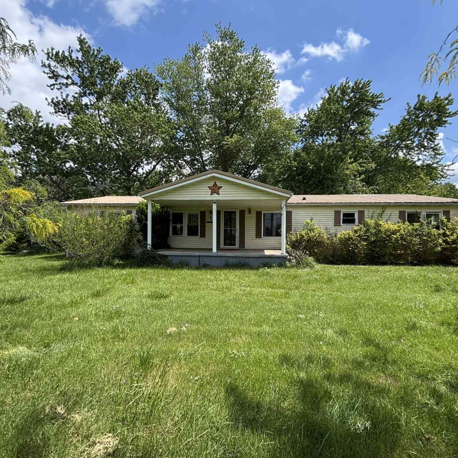 Mobile Home For Sale - 8995 S County Road 825<br/> Jackson County, Austin, IN 47102