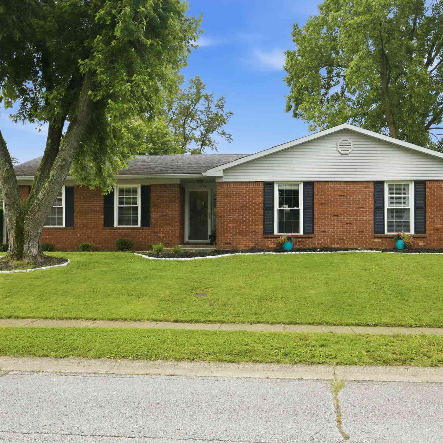 Homes For Sale - 3035 Earl Drive<br/> Marion County, Indianapolis, IN 46227