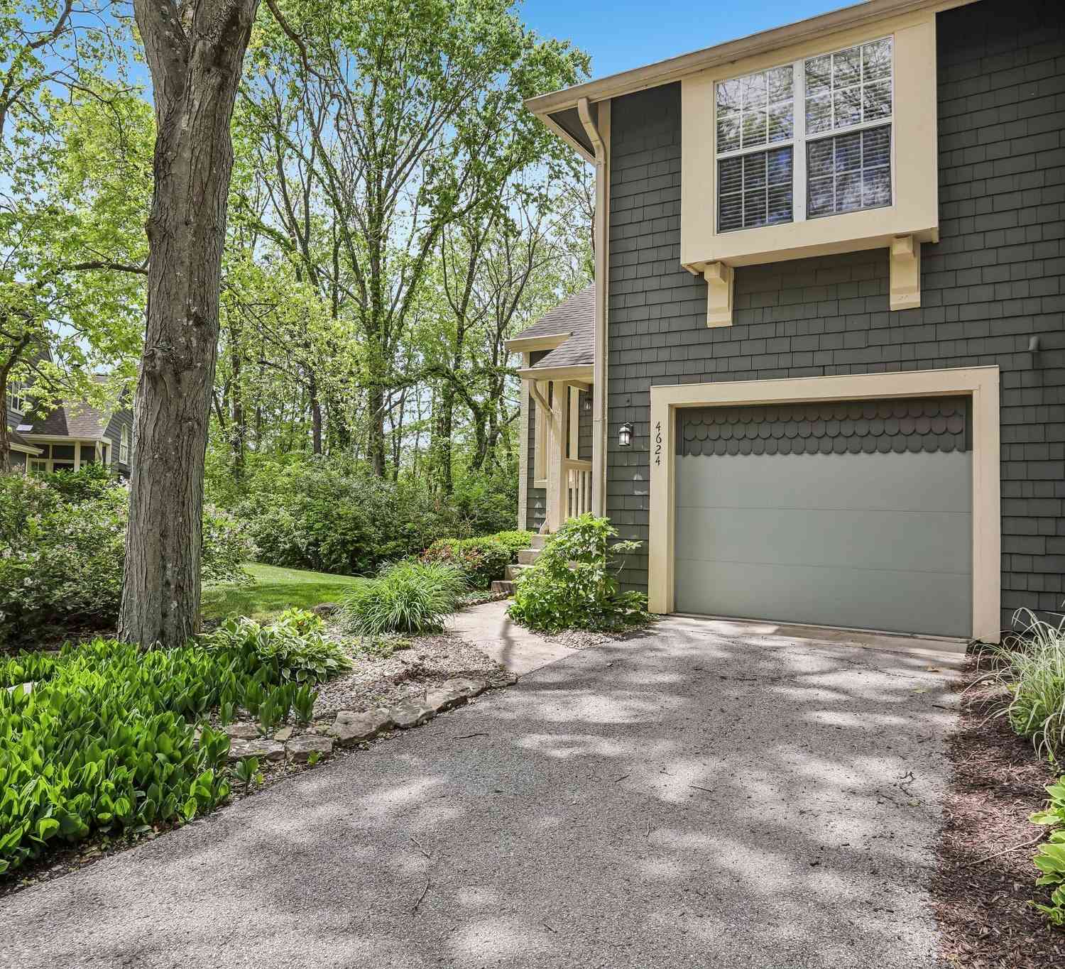 Condo For Sale - 4624 Stansbury Lane<br/> Indianapolis, IN 46254
