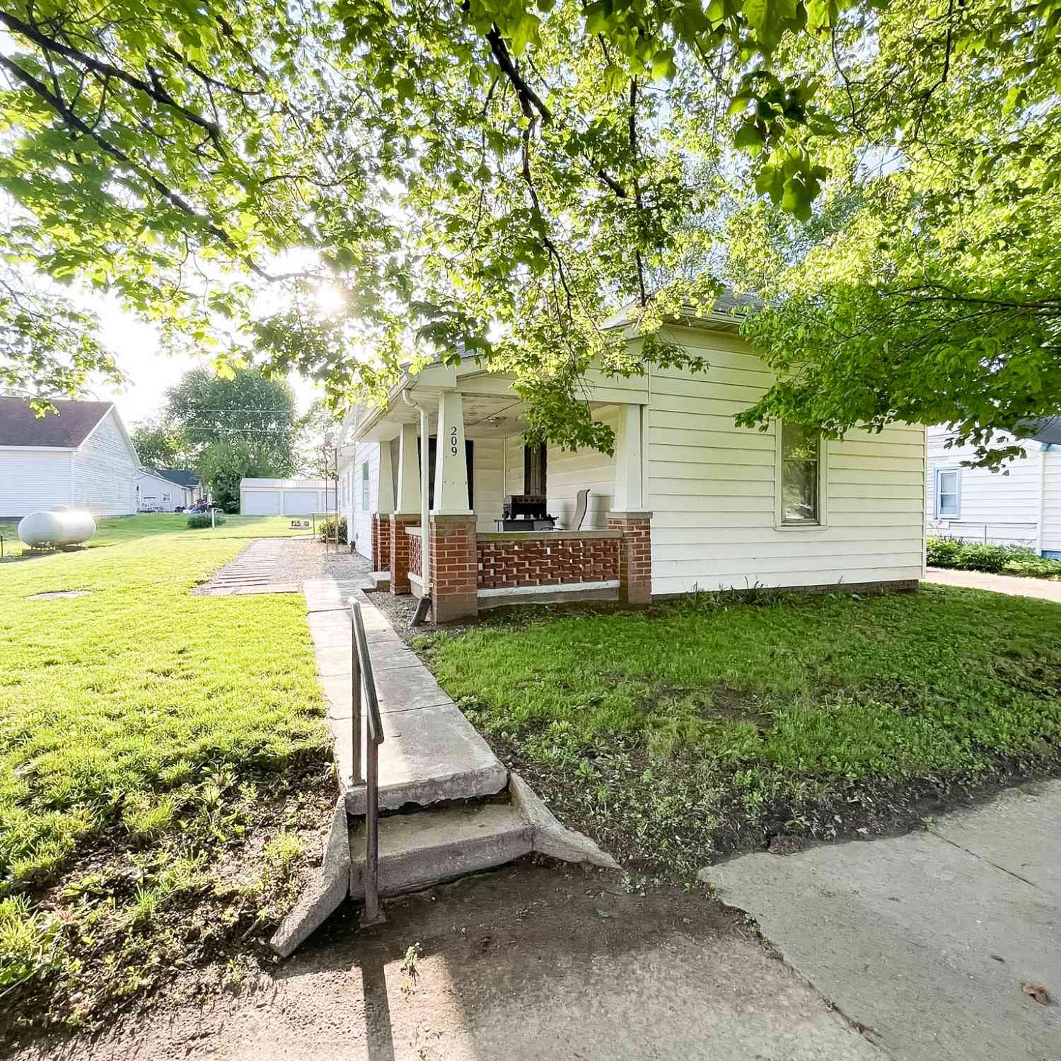 Homes For Sale - 209 N Grant Street<br/> Cayuga, IN 47928