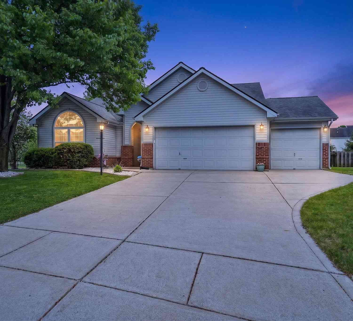 Homes For Sale - 12675 Adirondack Court<br/> Fishers, IN 46037