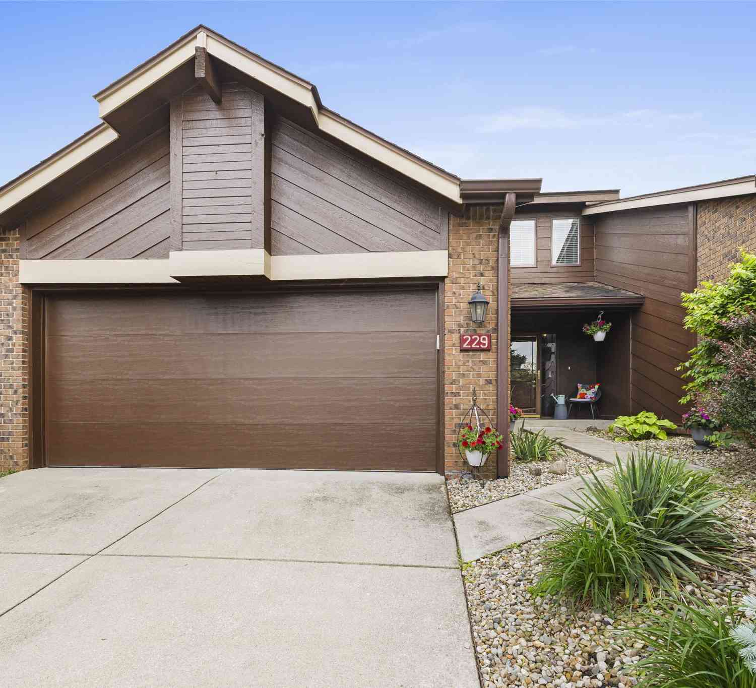 Condo For Sale - 229 Brighton Court<br/> Johnson County, Greenwood, IN 46143