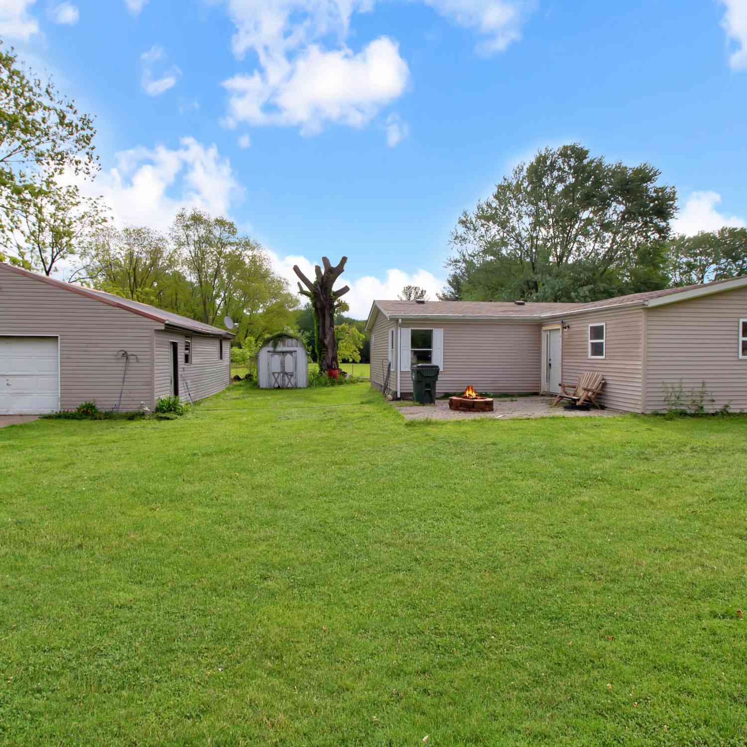 Mobile Home For Sale - 429 E Walnut Street<br/> Brownstown, IN 47220