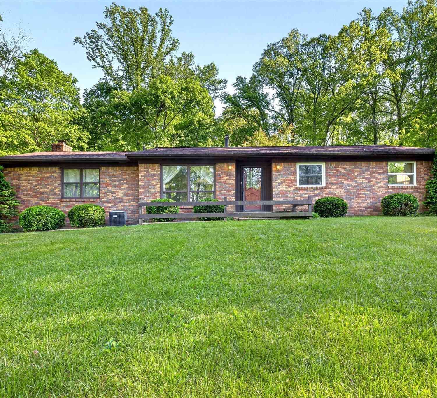 Homes For Sale - 982 E Coonpath Road<br/> Owen County, Spencer, IN 47460