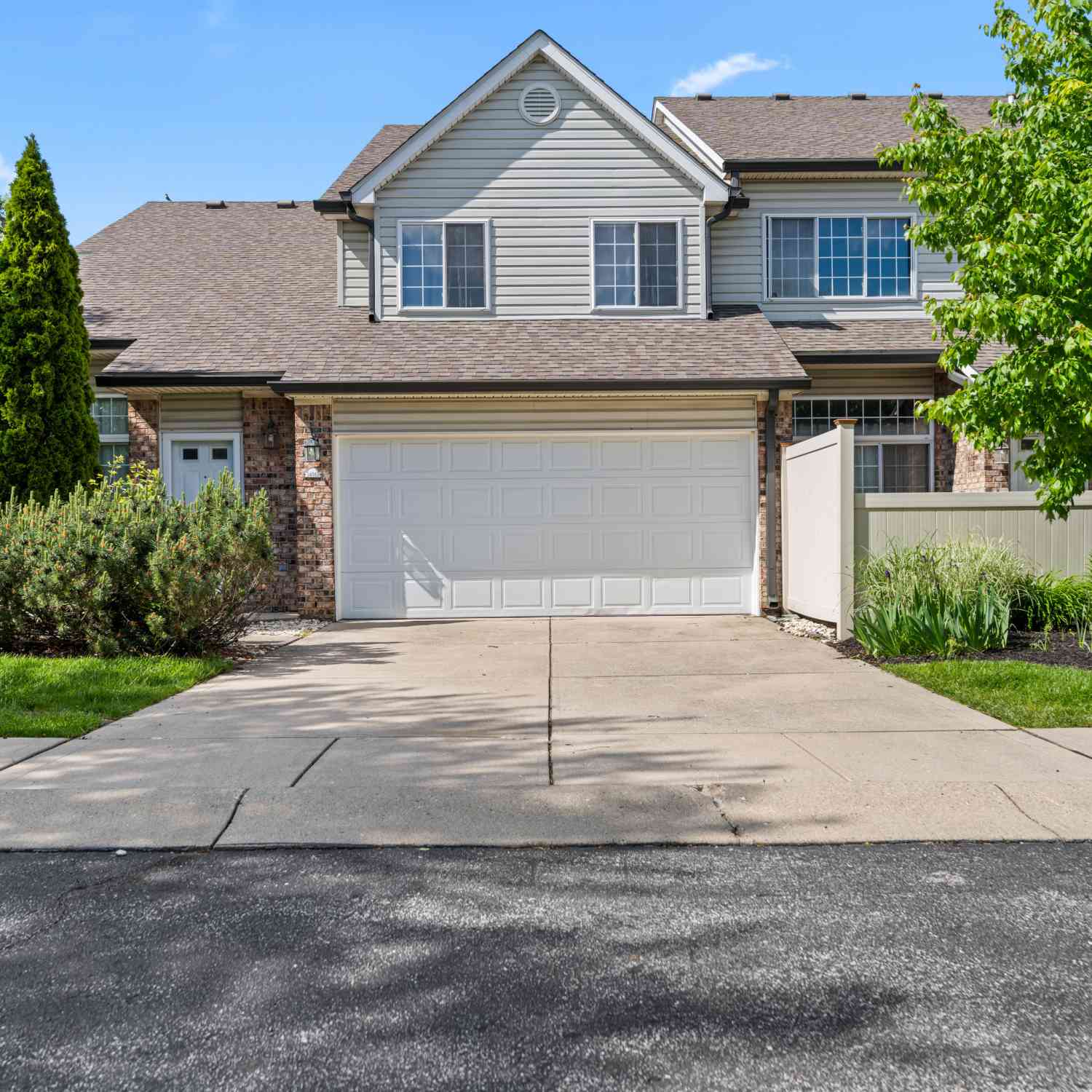 Condo For Sale - 9406 Avon Strand #A<br/> Avon, IN 46123