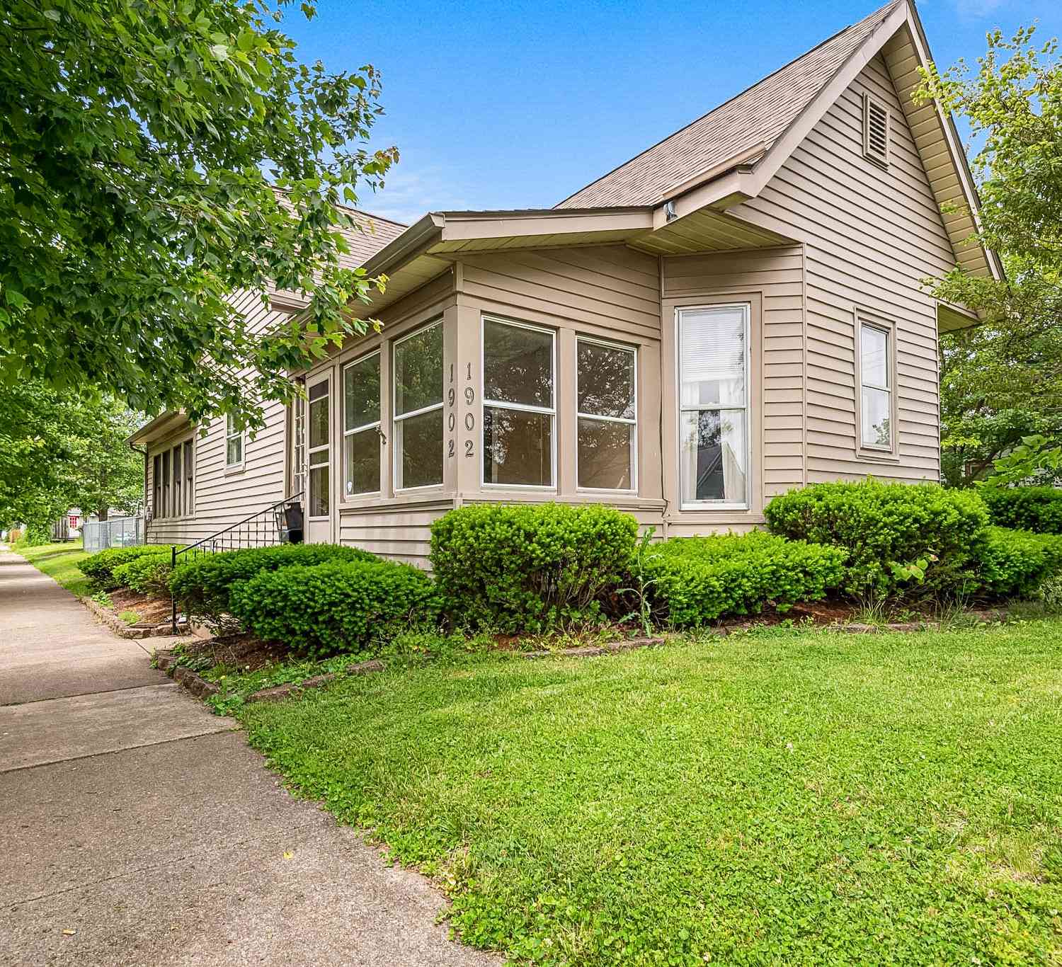 Homes For Sale - 1902 Gilmore Street<br/> Columbus, IN 47201