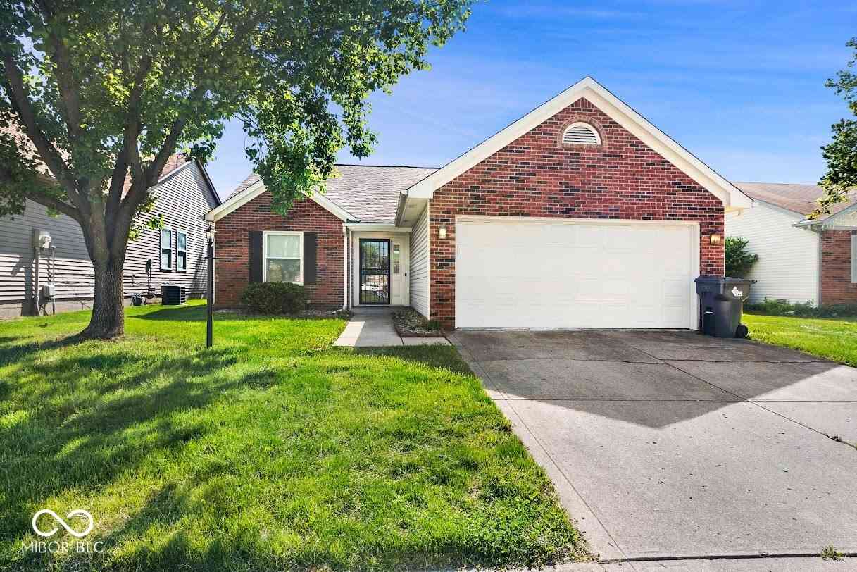 Homes For Sale - 1541 Parkthorne Drive<br/> Indianapolis, IN 46229