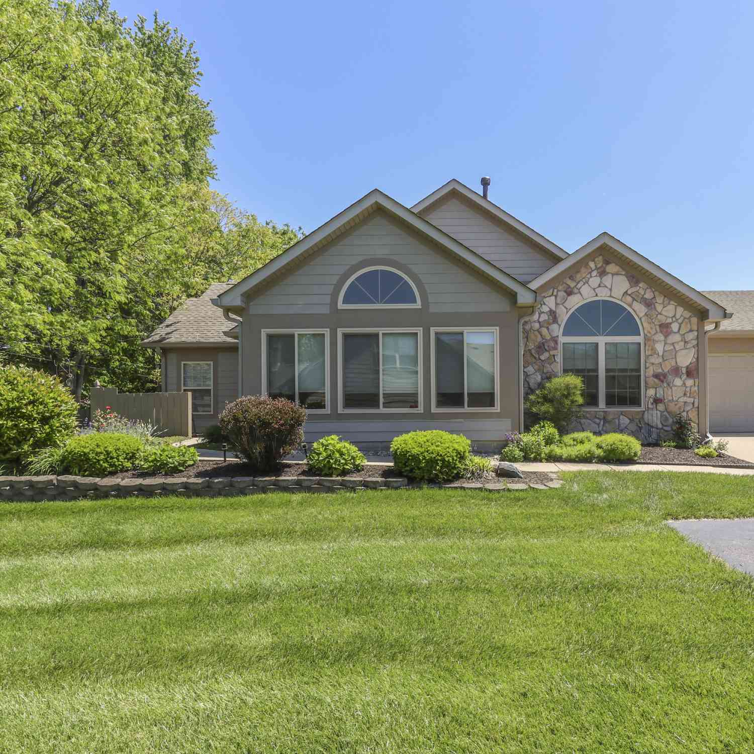 Condo For Sale - 1128 Deerbrook Trail<br/> Johnson County, Greenwood, IN 46142
