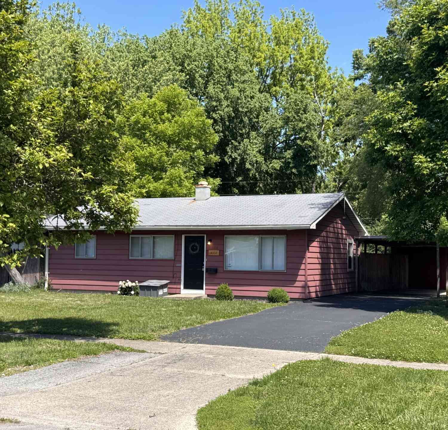 Homes For Sale - 4332 Thrush Drive<br/> Indianapolis, IN 46222