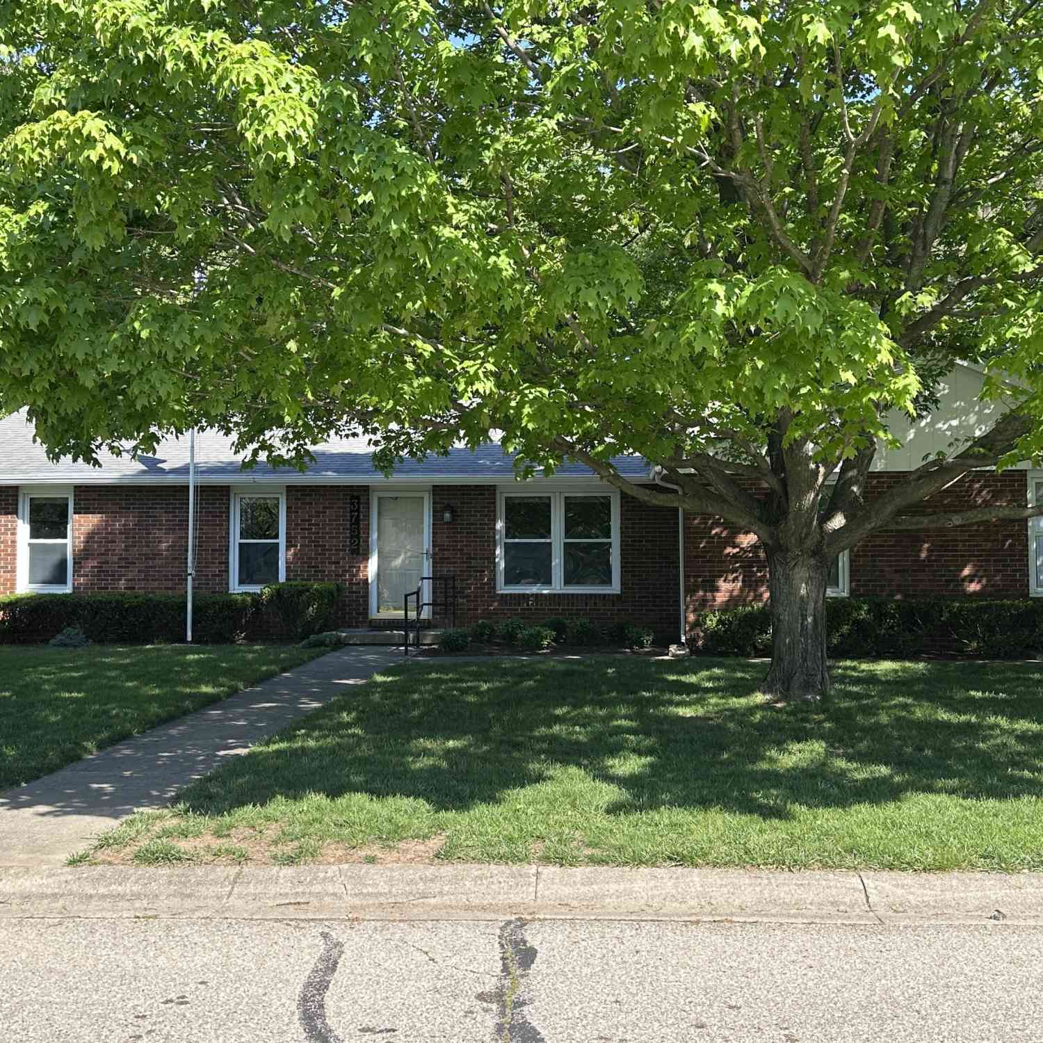 Homes For Sale - 3752 Ironwood Drive<br/> Columbus, IN 47203