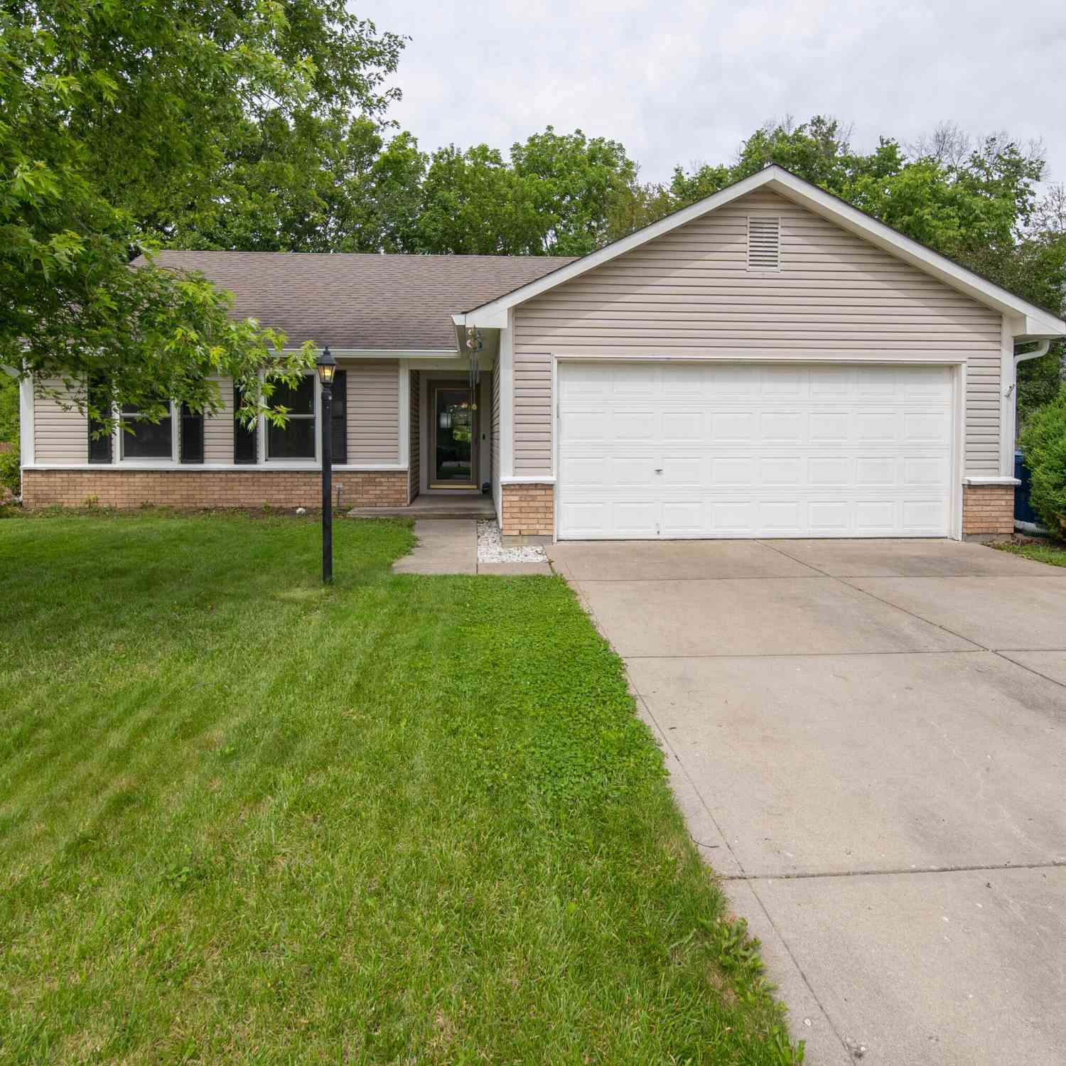 Homes For Sale - 7232 Snider Court<br/> Marion County, Indianapolis, IN 46221