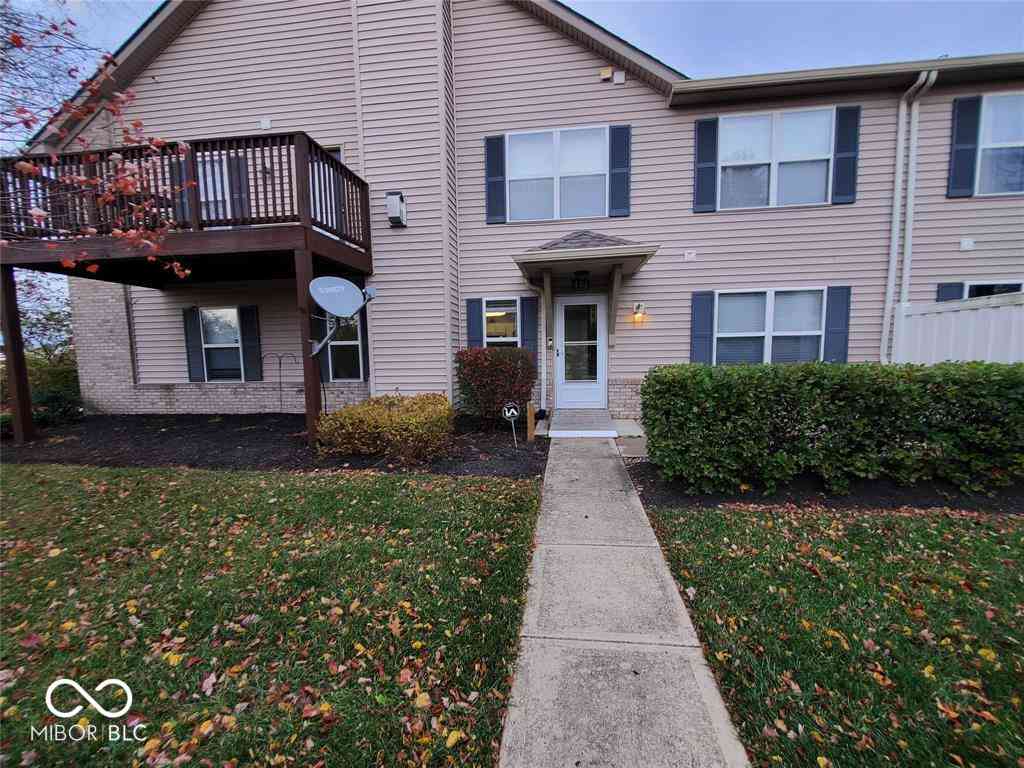 Condo For Sale - 481 Villa Meadow Drive #167<br/> Avon, IN 46123