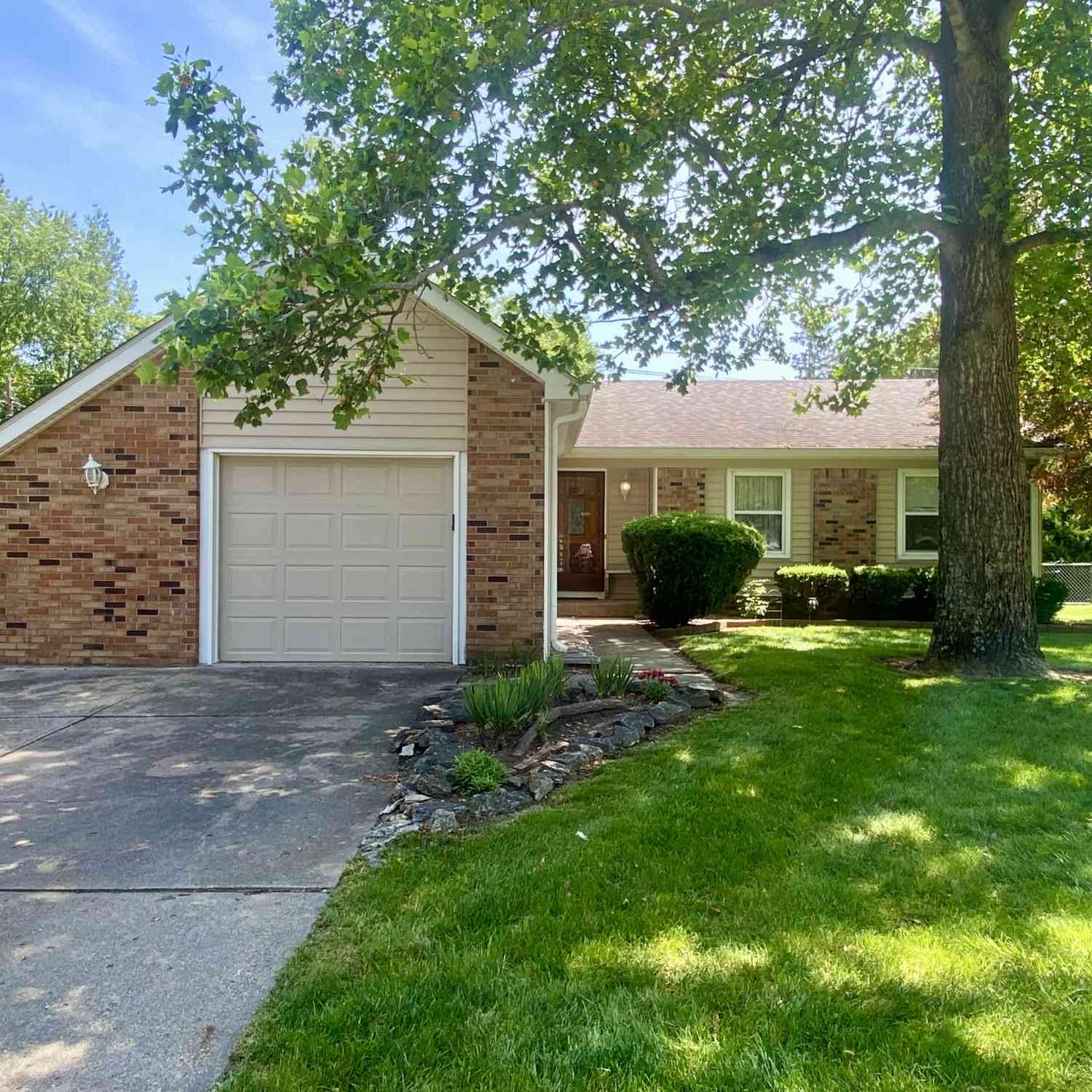 Homes For Sale - 7749 Venetian Way<br/> Marion County, Indianapolis, IN 46217