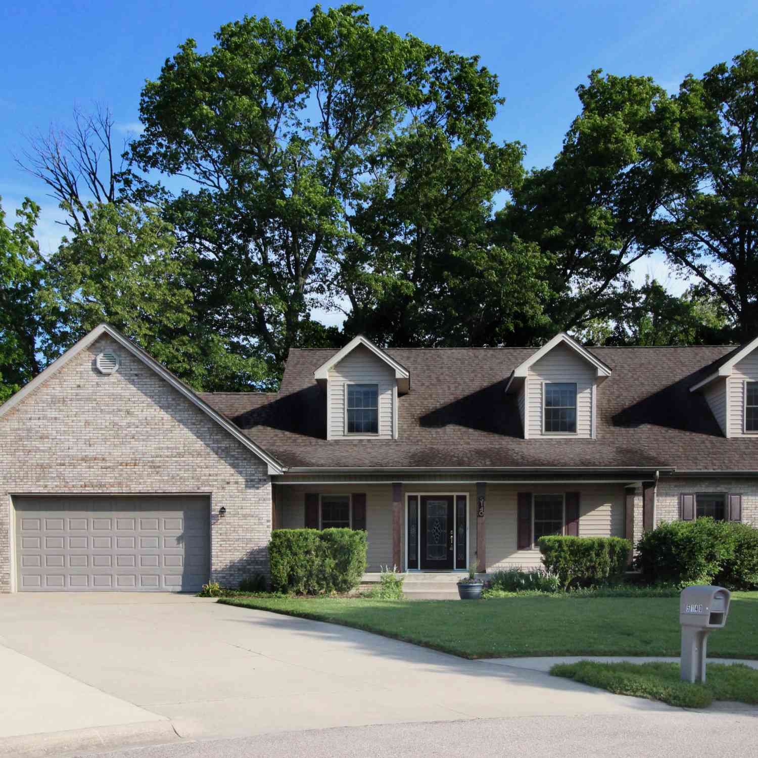 Homes For Sale - 5140 Bull Run<br/> Columbus, IN 47203