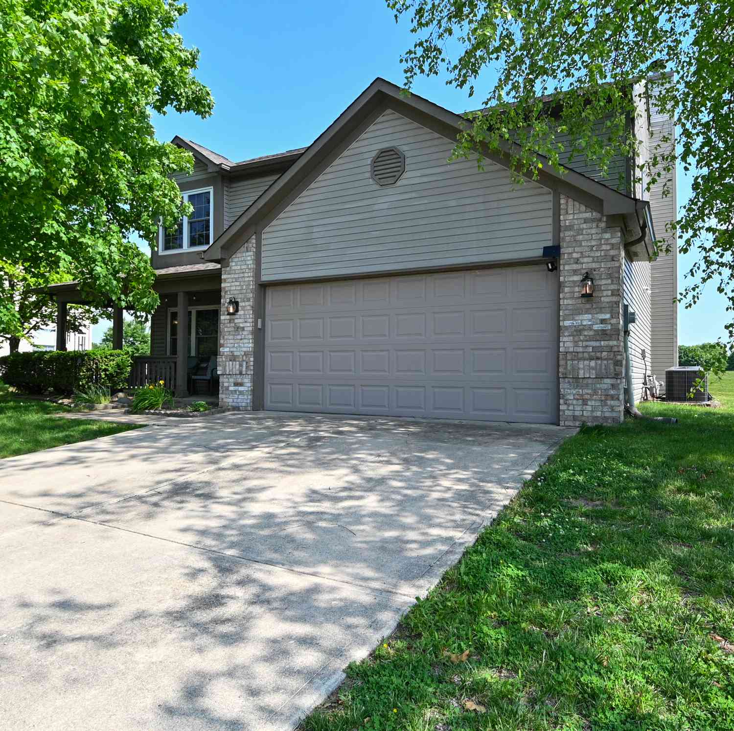 Homes For Sale - 541 Yorktown Lane<br/> Avon, IN 46123