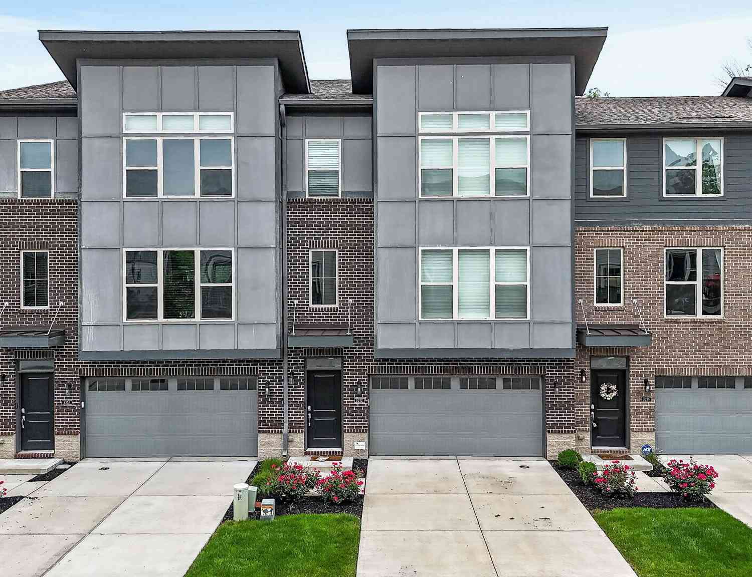 Townhouse For Sale - 8232 Bostic Drive<br/> Fishers, IN 46038