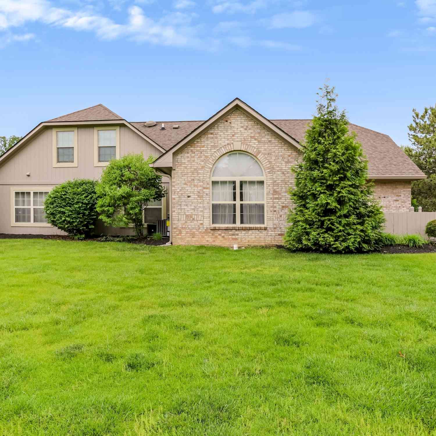 Condo For Sale - 4726 Bridgefield Drive<br/> Indianapolis, IN 46254