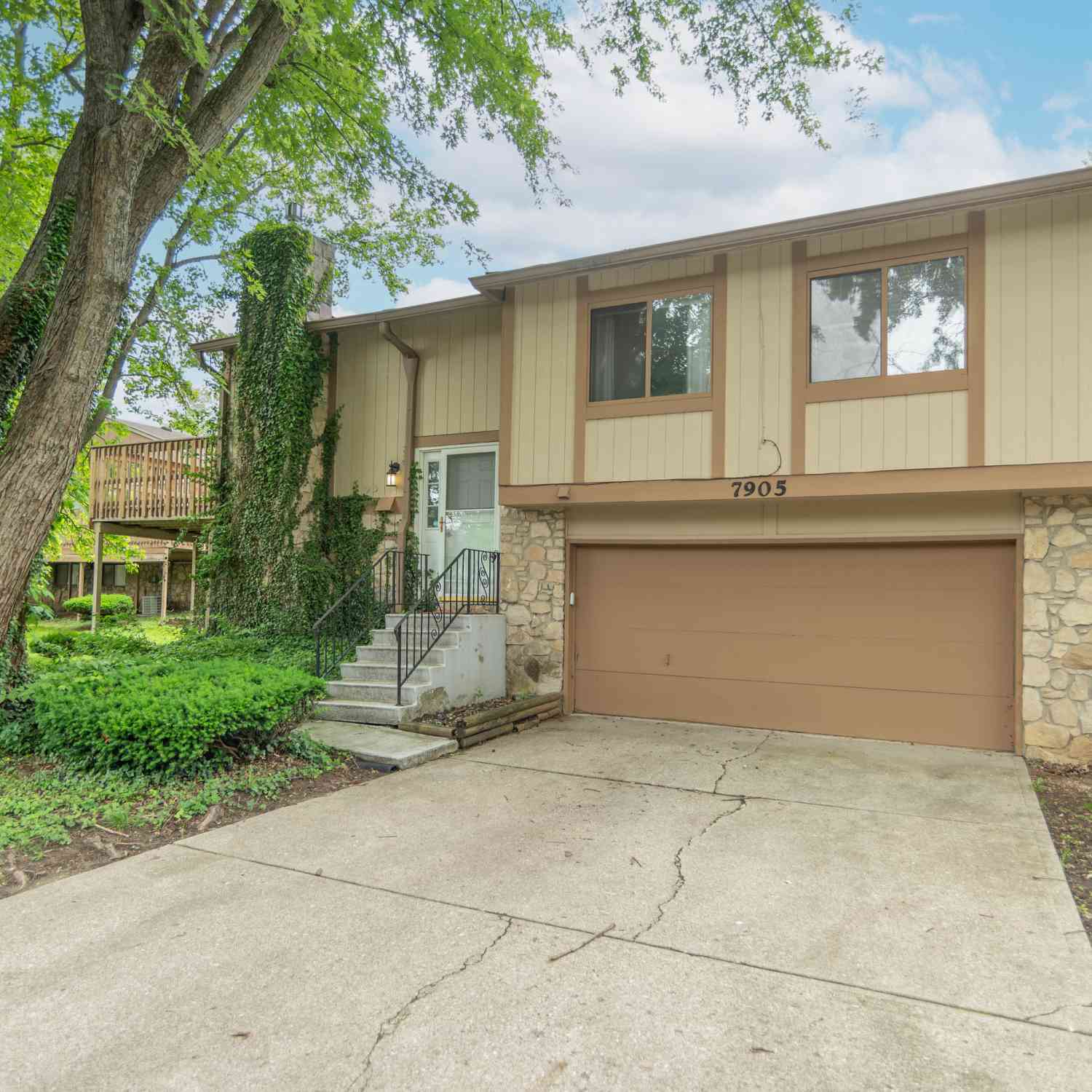 Condo For Sale - 7905 Eagle Valley Pass<br/> Marion County, Indianapolis, IN 46214